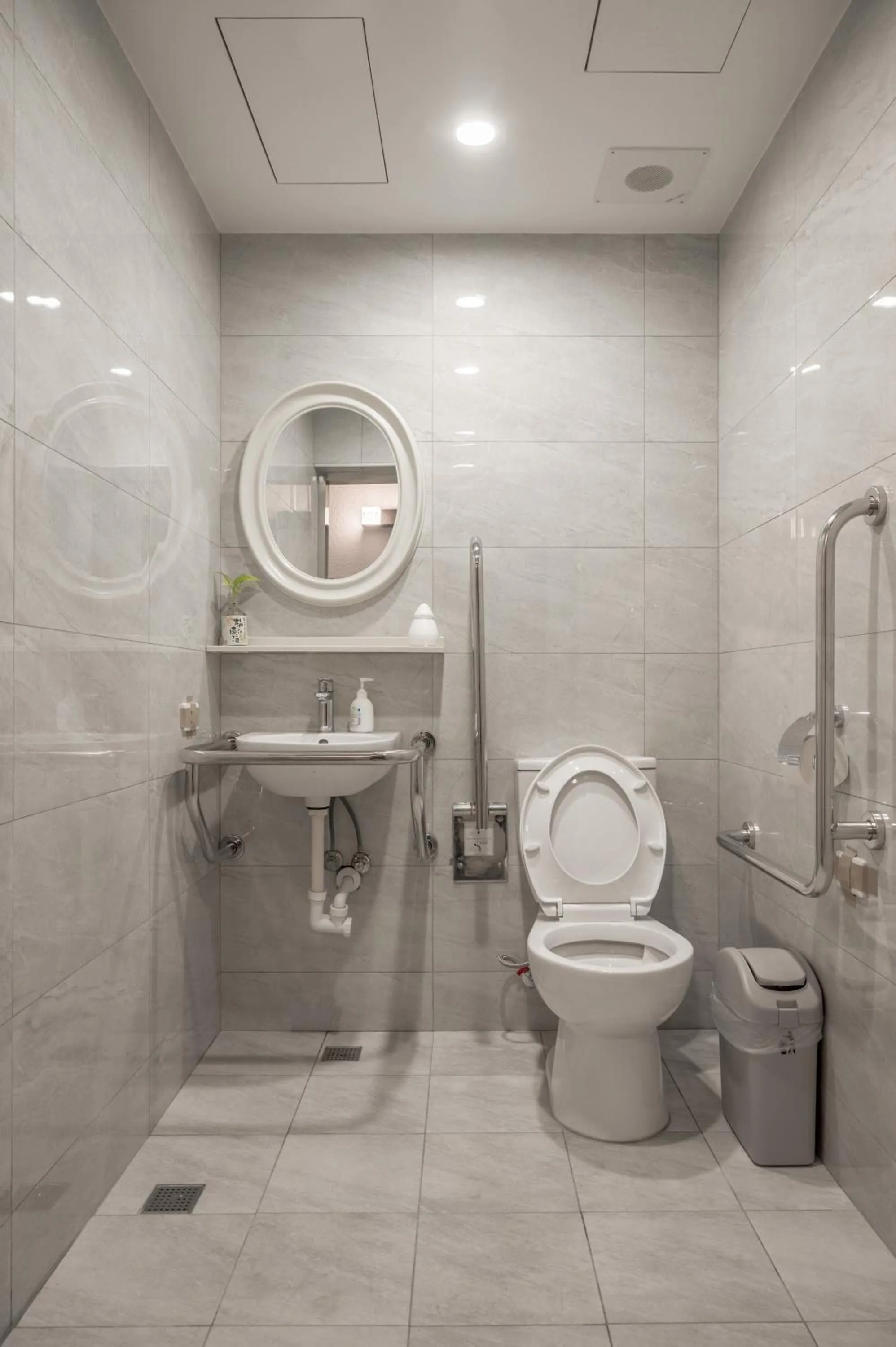 Toilet in Light Hostel