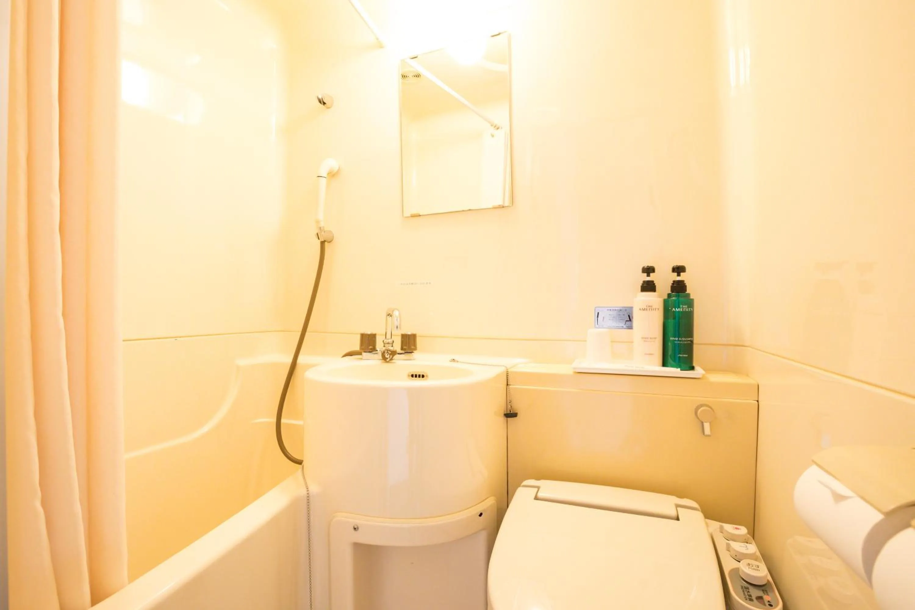 Shower in Hotel Los Inn Kochi