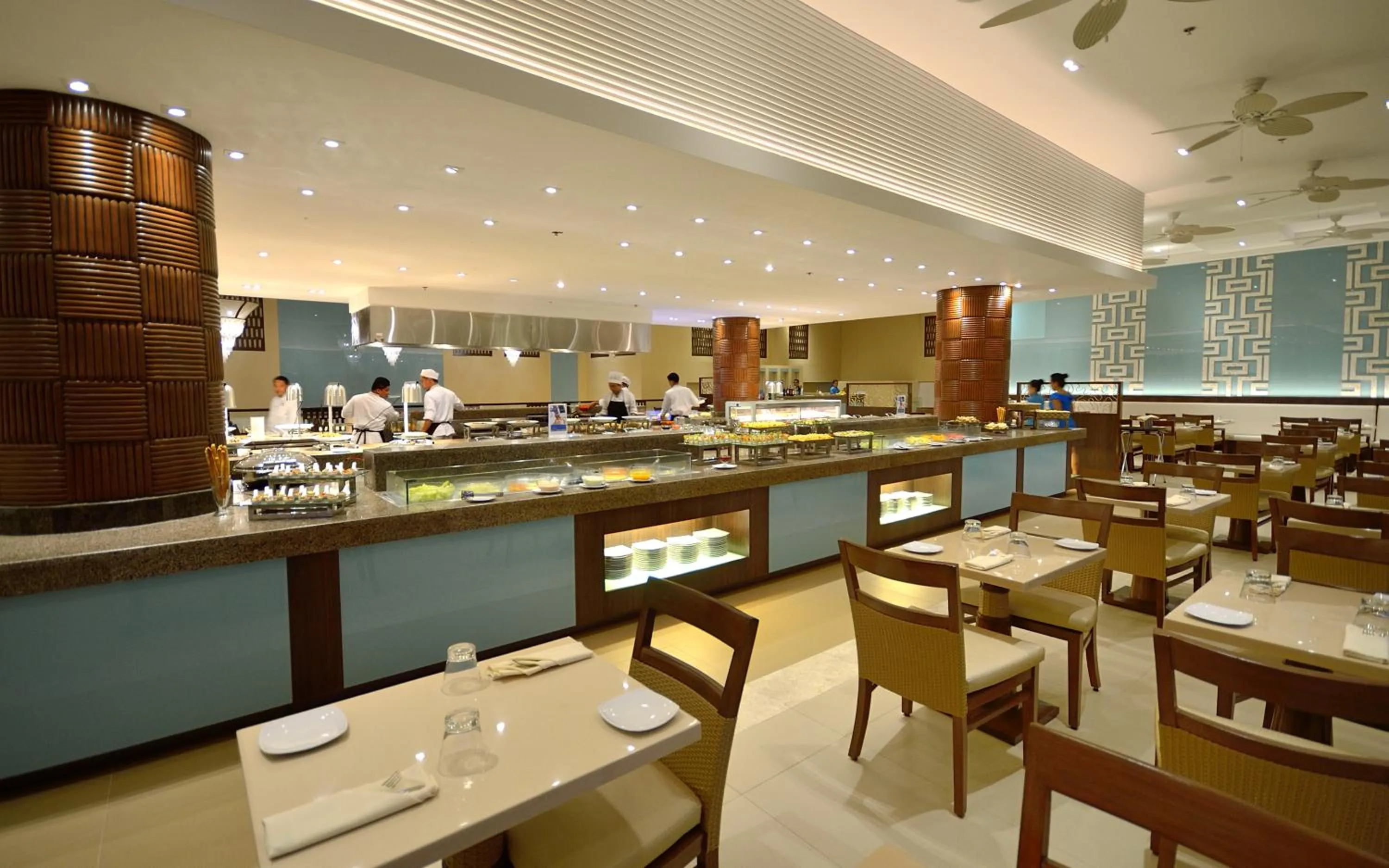 Restaurant/places to eat in Henann Resort Alona Beach