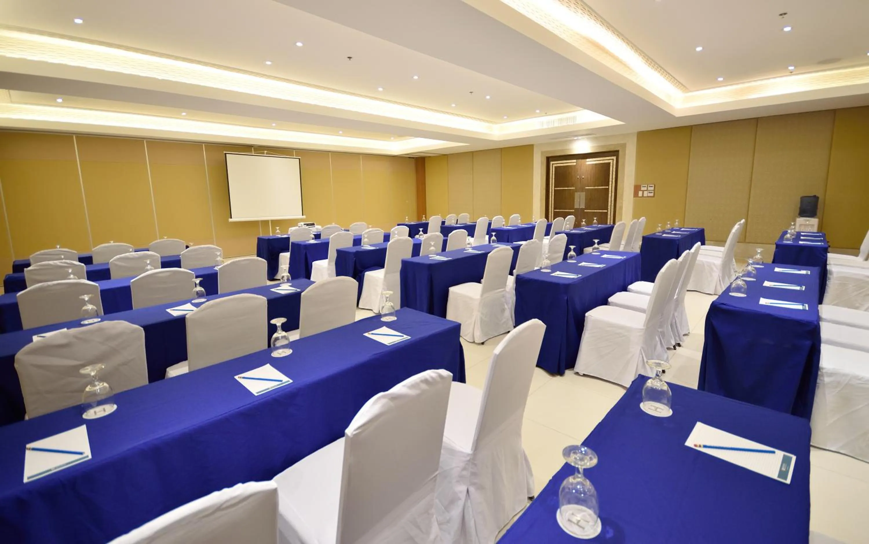 Business facilities in Henann Resort Alona Beach