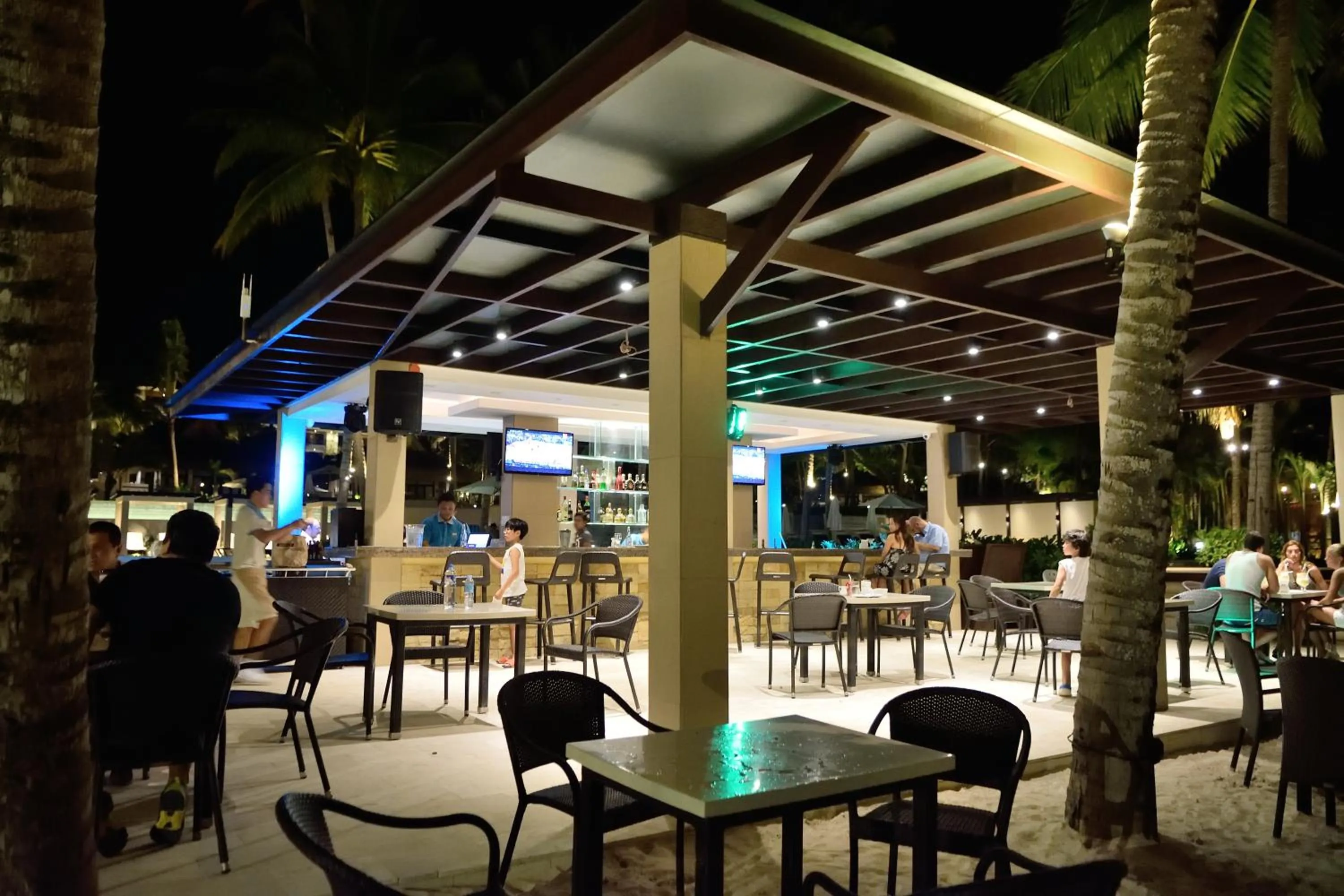 Lounge or bar in Henann Resort Alona Beach