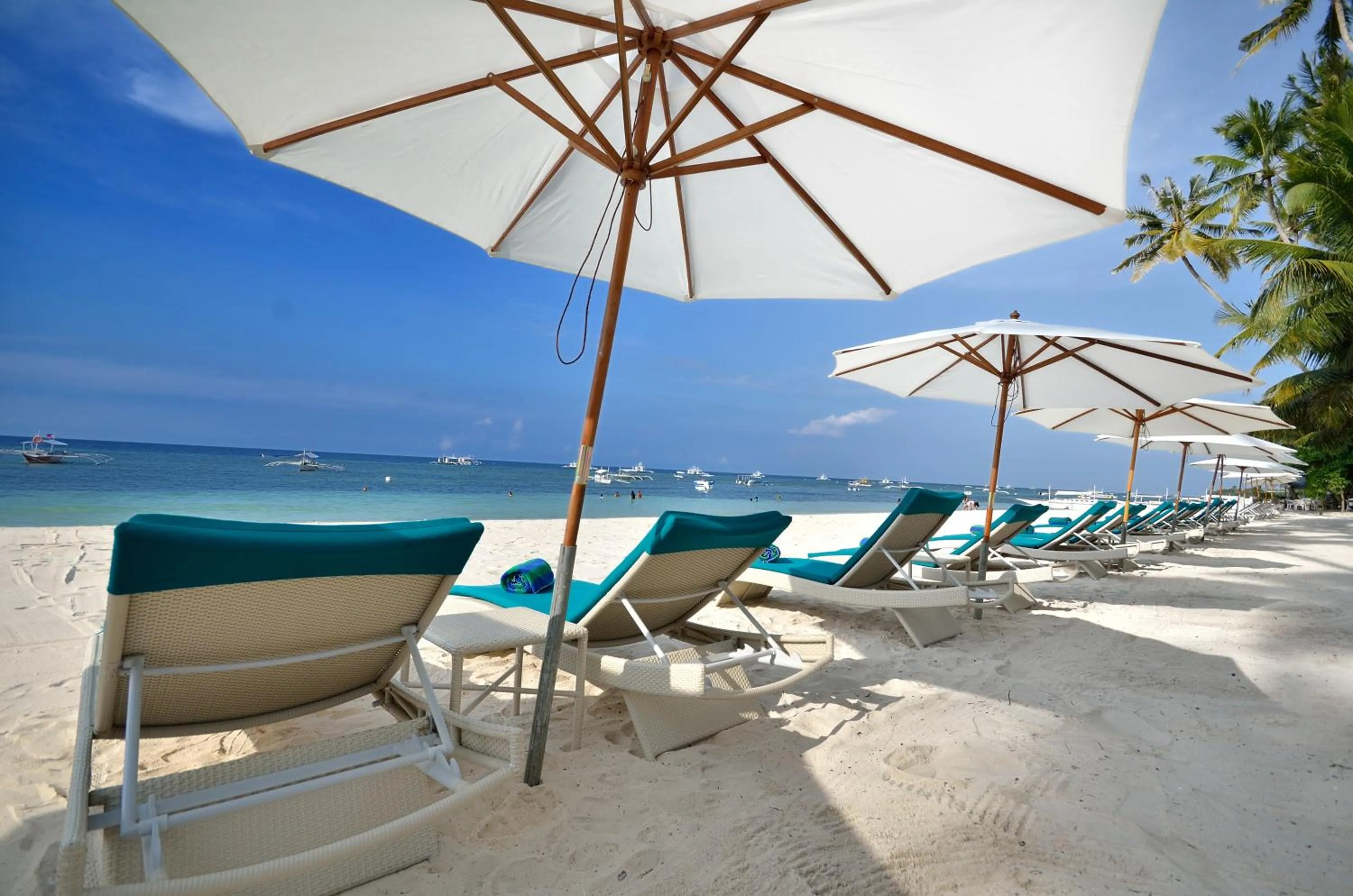 Beach in Henann Resort Alona Beach