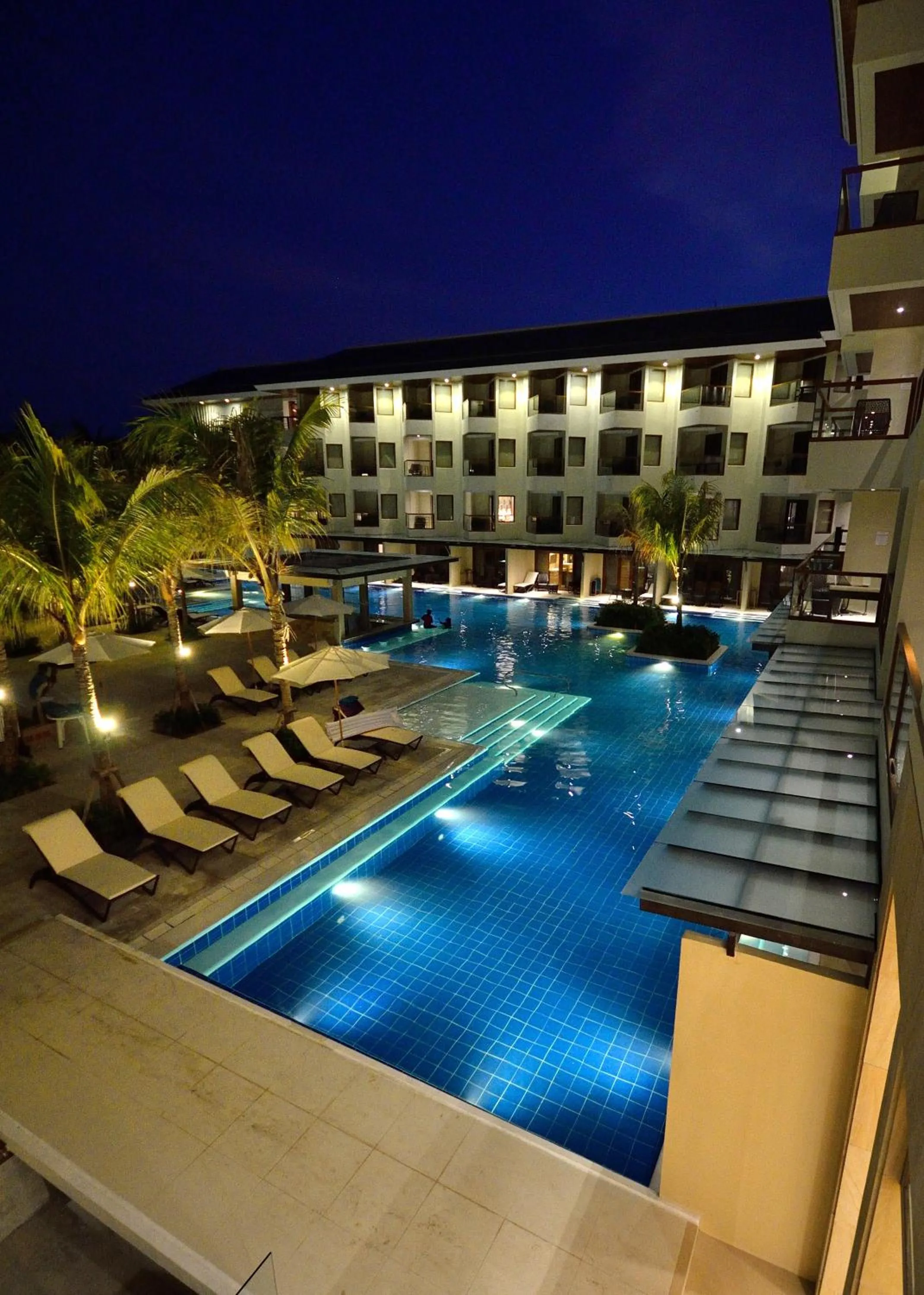 Swimming pool in Henann Resort Alona Beach
