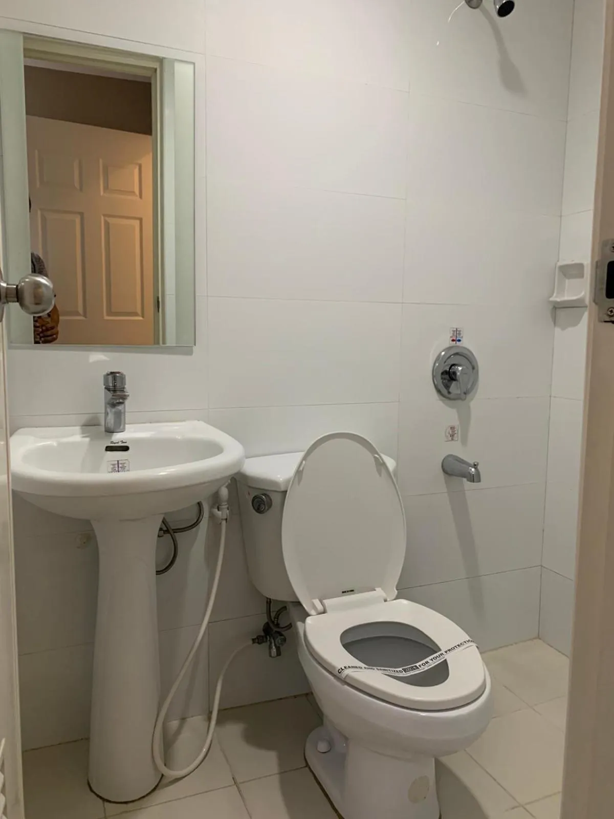 Toilet in Hotel Sogo Bacoor