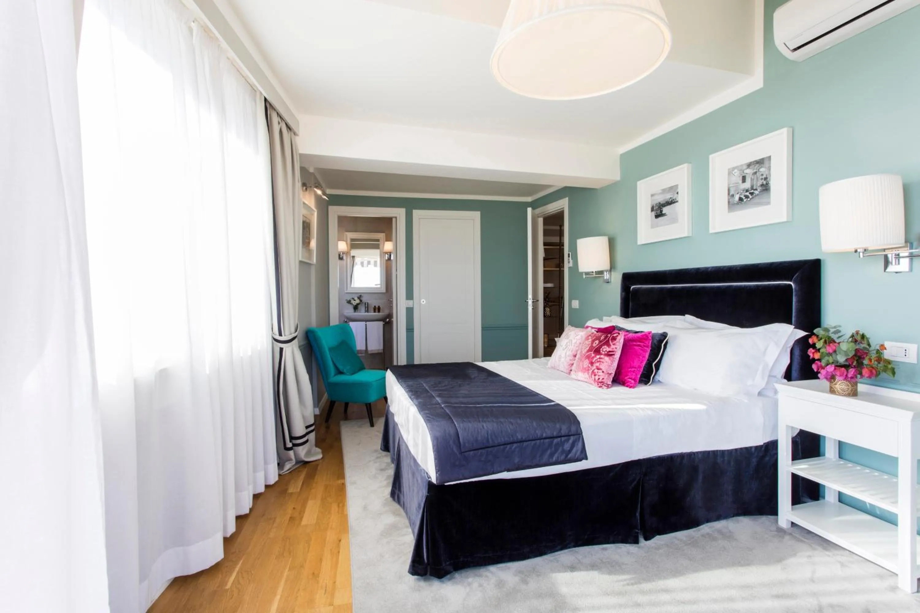 Bedroom, Bed in La Malandrina - Apartments & Suites