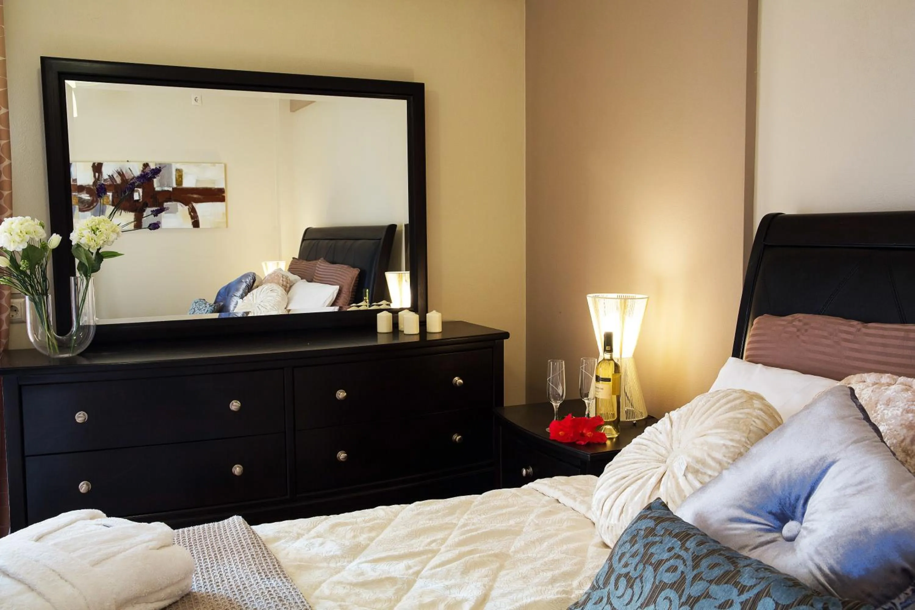 Bedroom, Bed in Baywatch Hotel