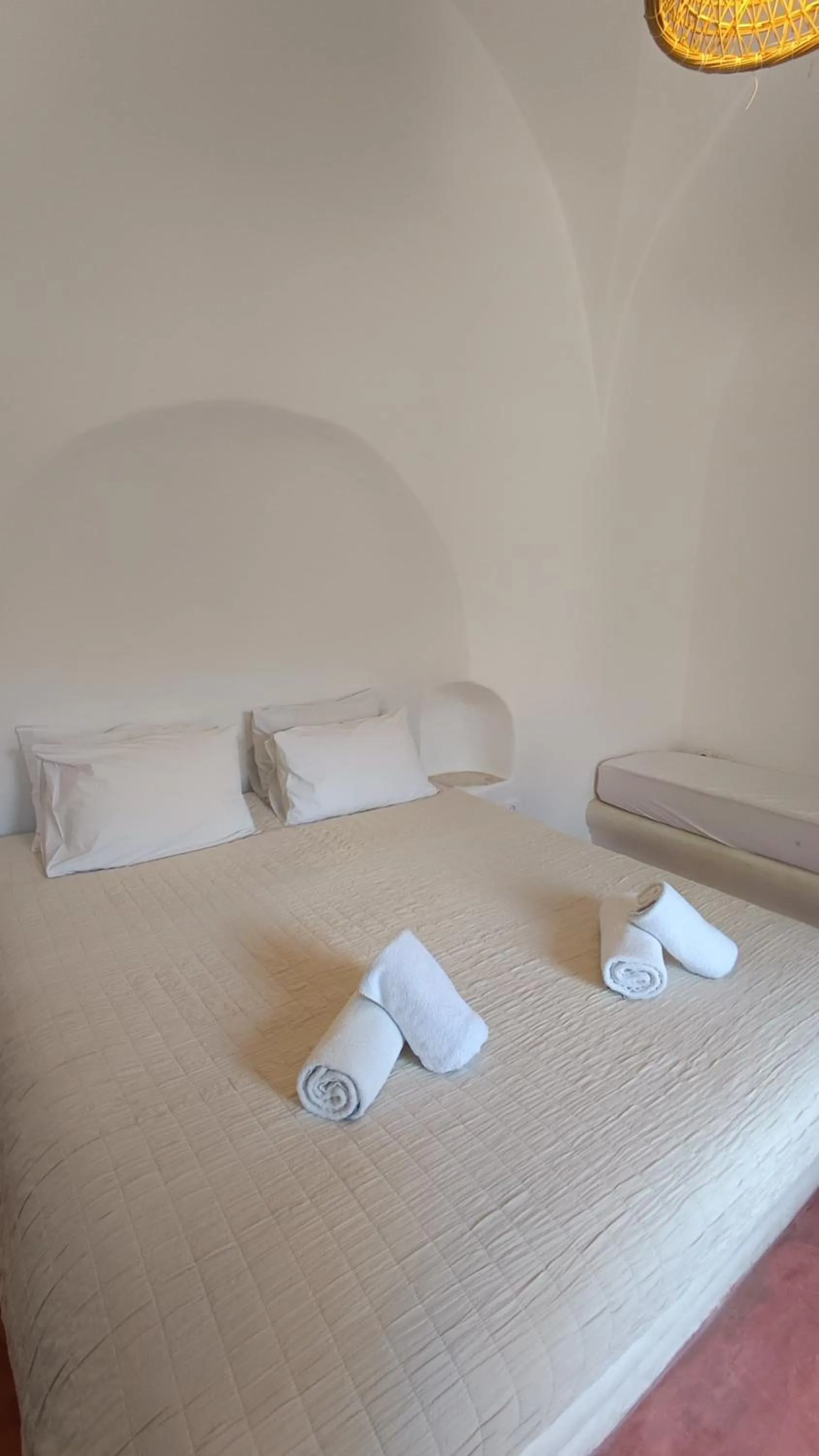 Bed in Kalitsi Canaves