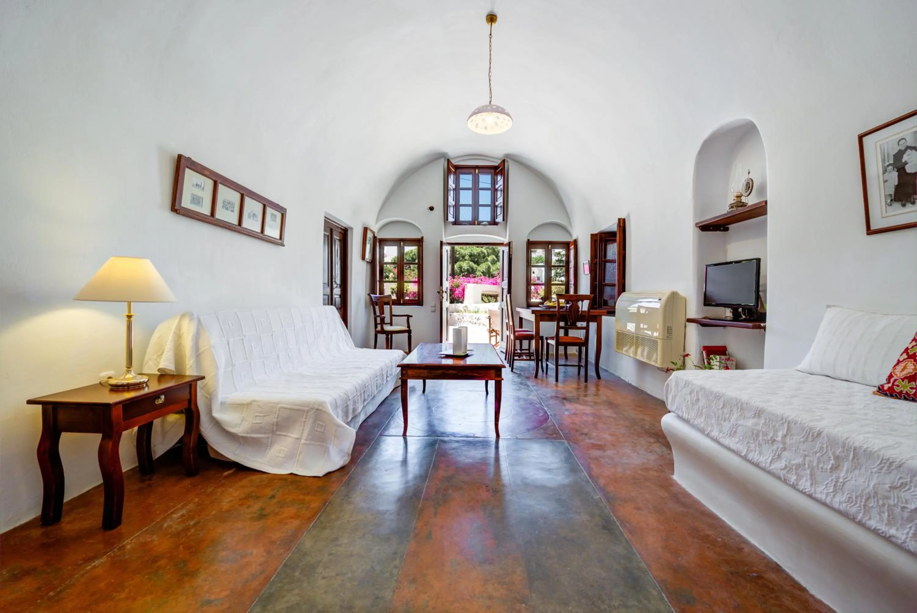 TV and multimedia, Bed in Kalitsi Canaves