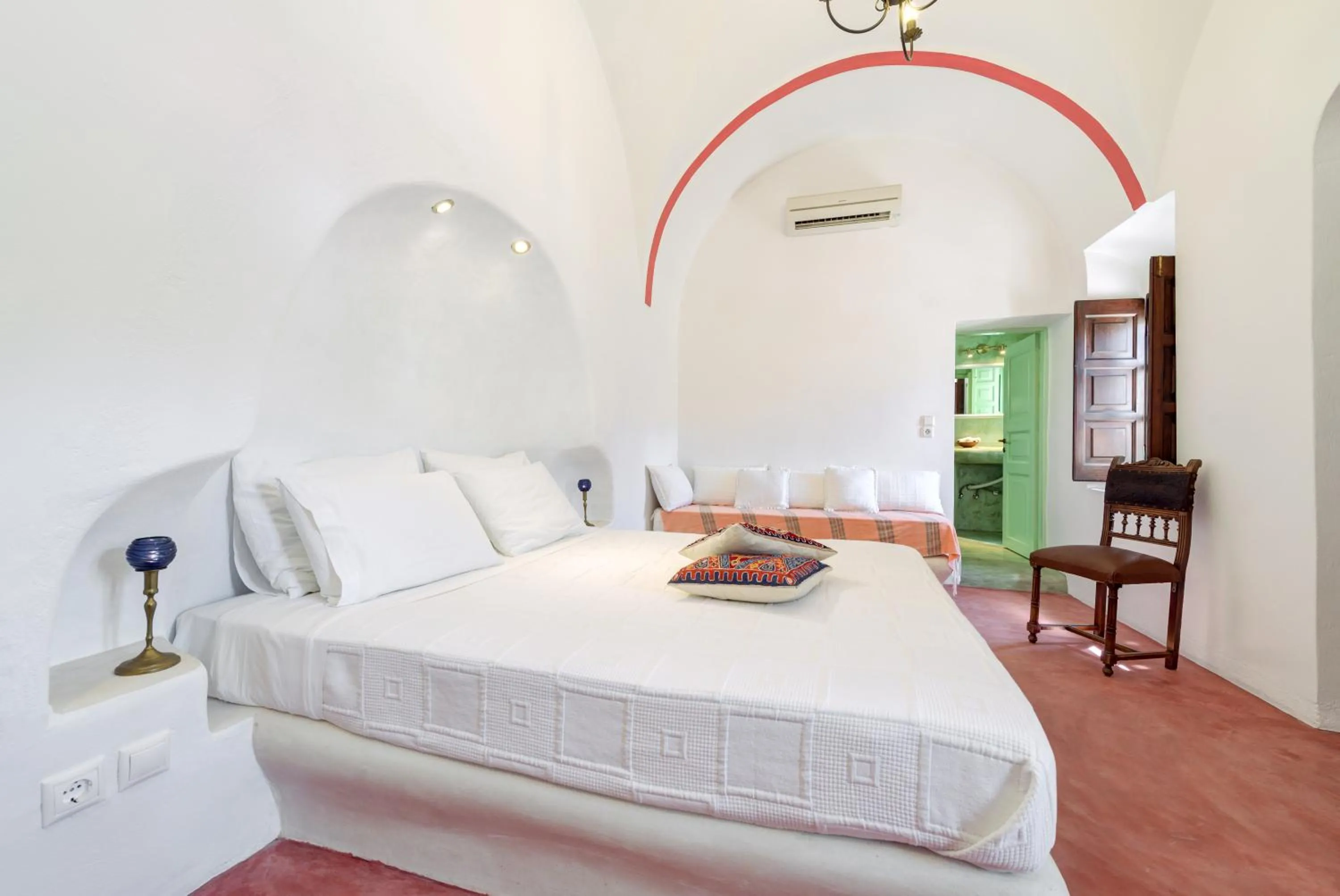 Bed in Kalitsi Canaves