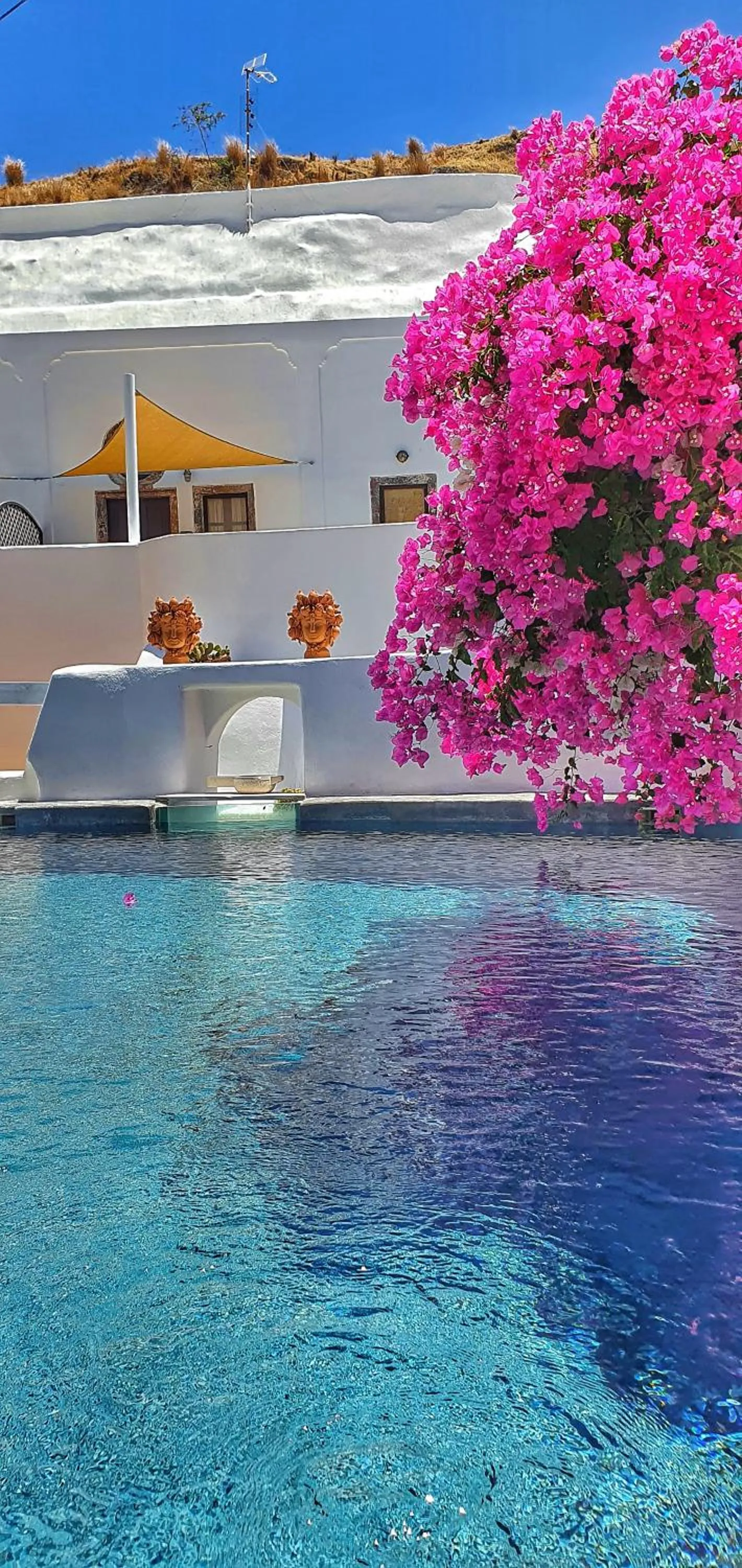 Swimming pool in Kalitsi Canaves