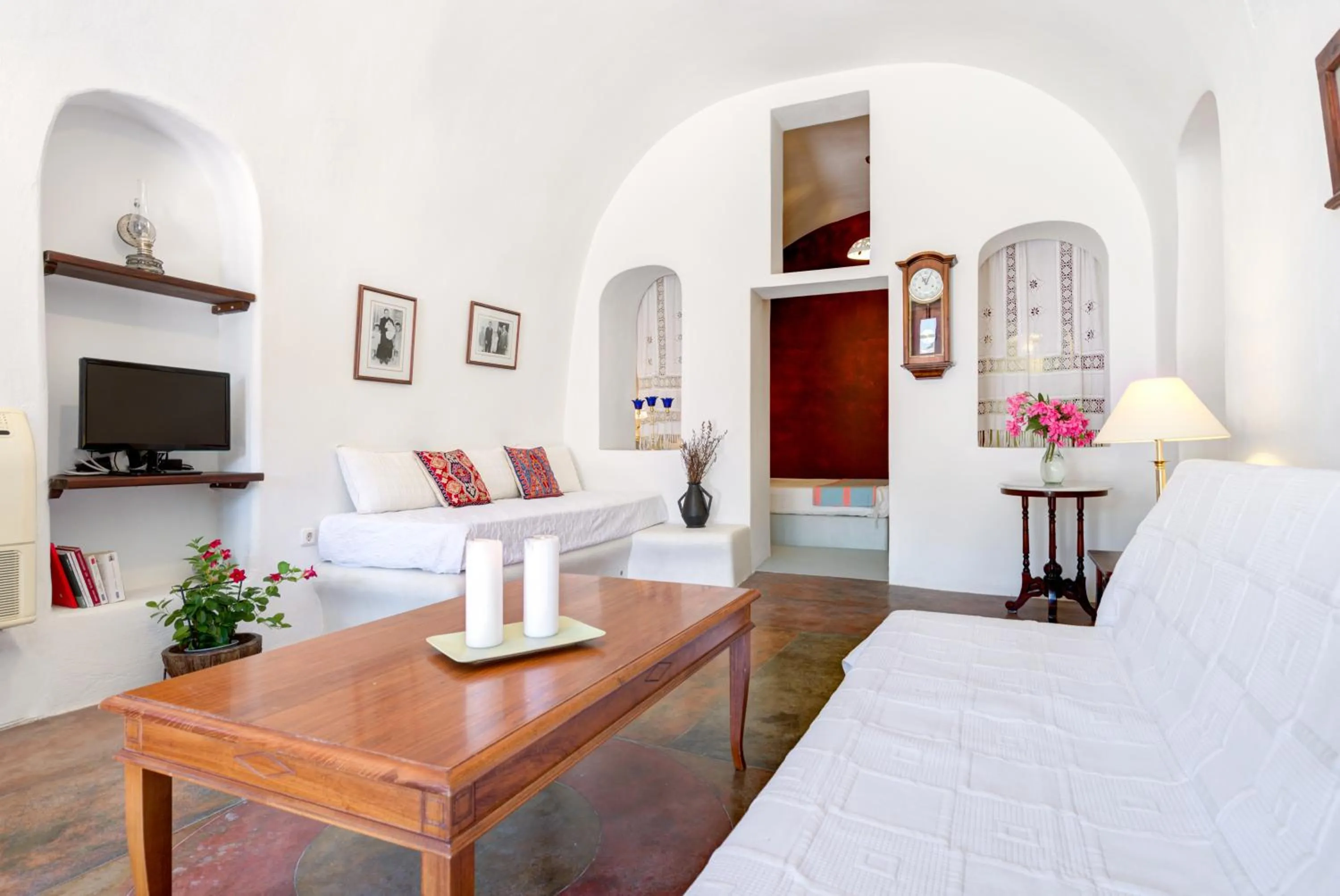 Living room, Bed in Kalitsi Canaves