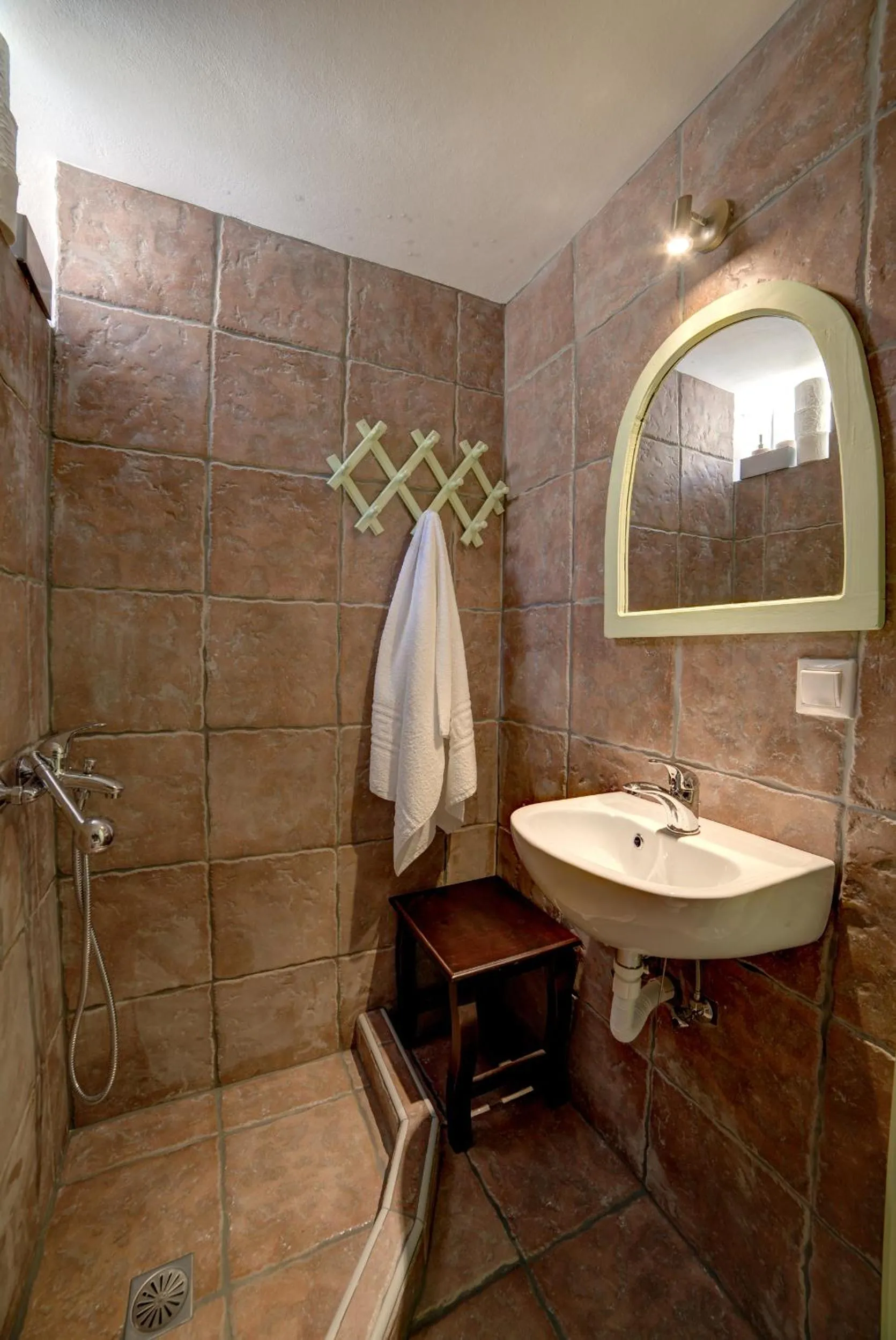 Bathroom in Kalitsi Canaves