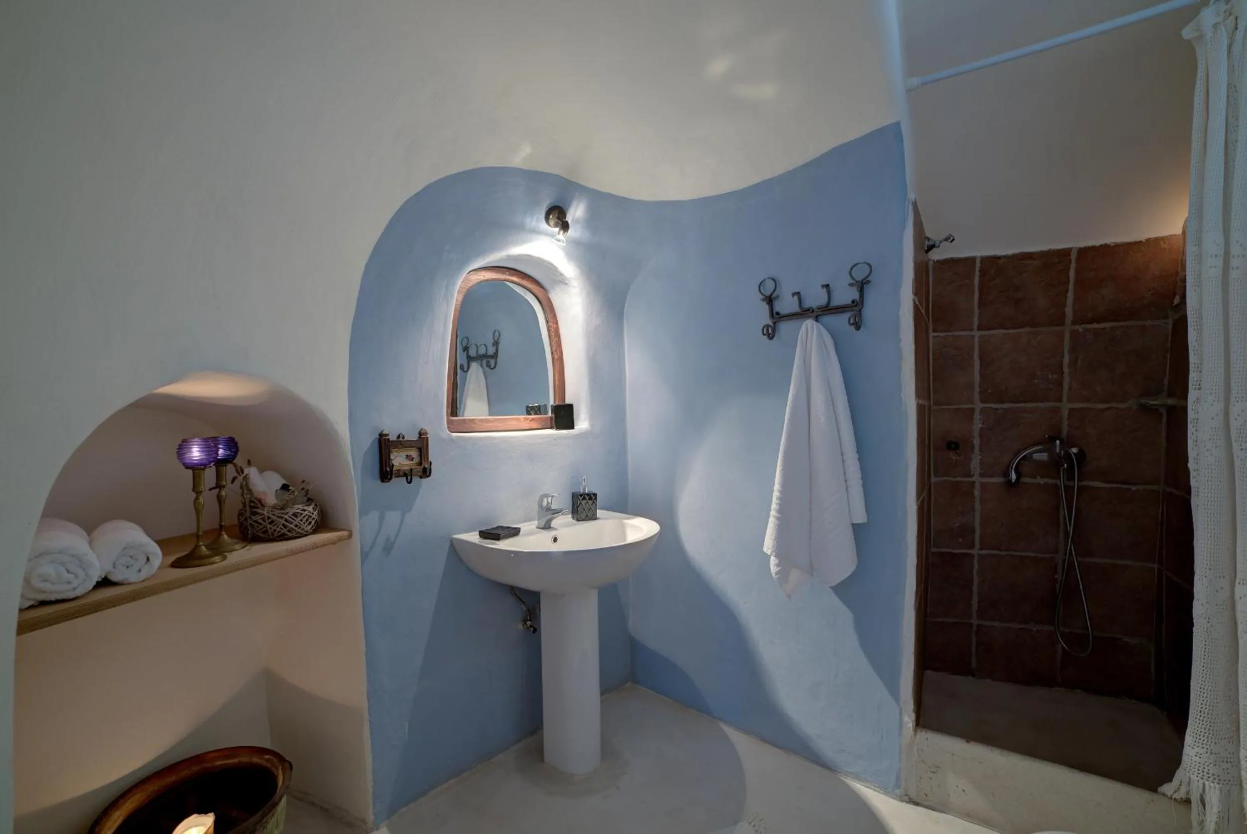 Shower in Kalitsi Canaves