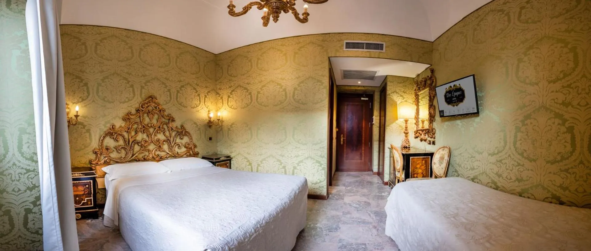 Photo of the whole room in Hotel Des Epoques