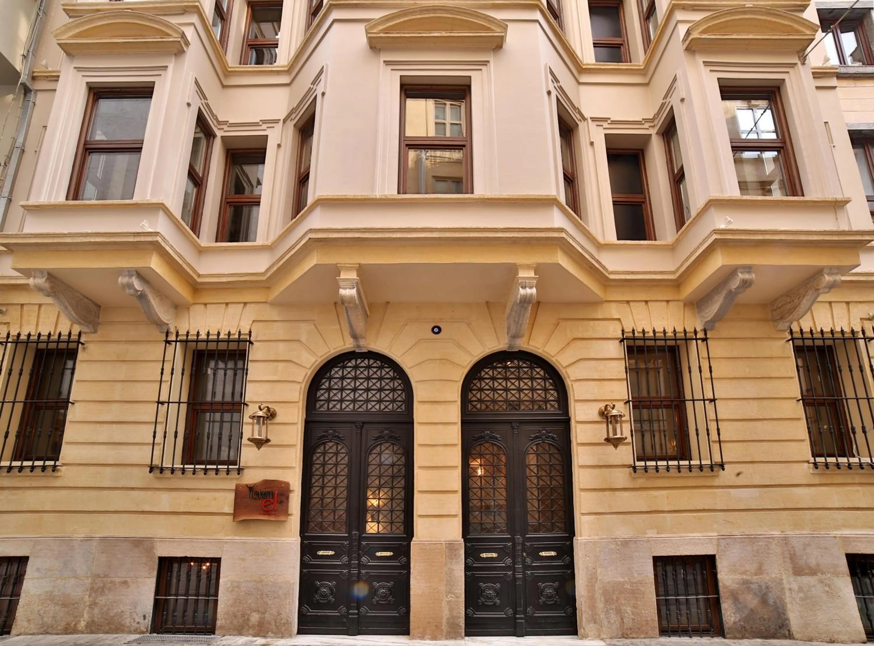 Restaurant/places to eat in Taxim Lounge Hotel Special Category