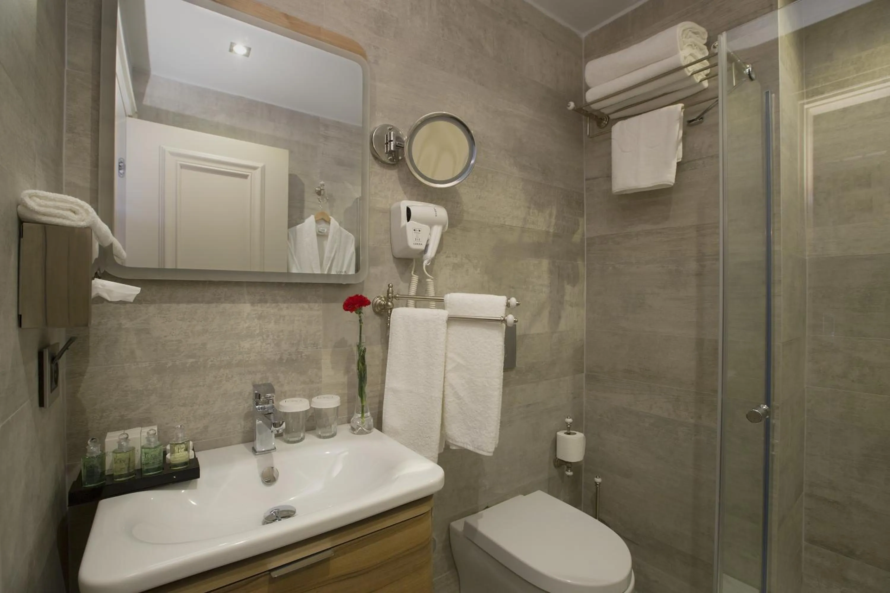 Shower in Taxim Lounge Hotel Special Category