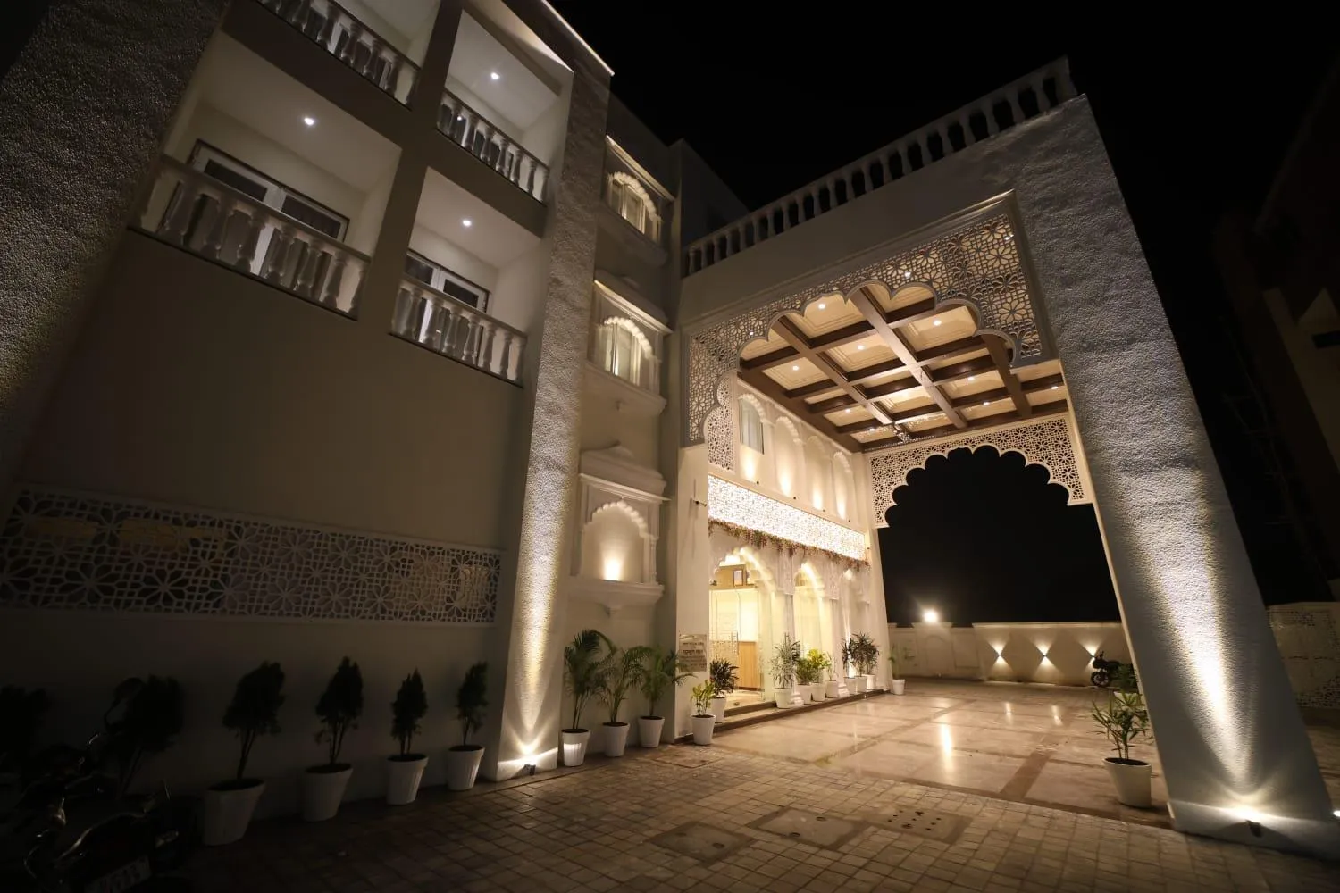 Facade/entrance in raghukul sadan