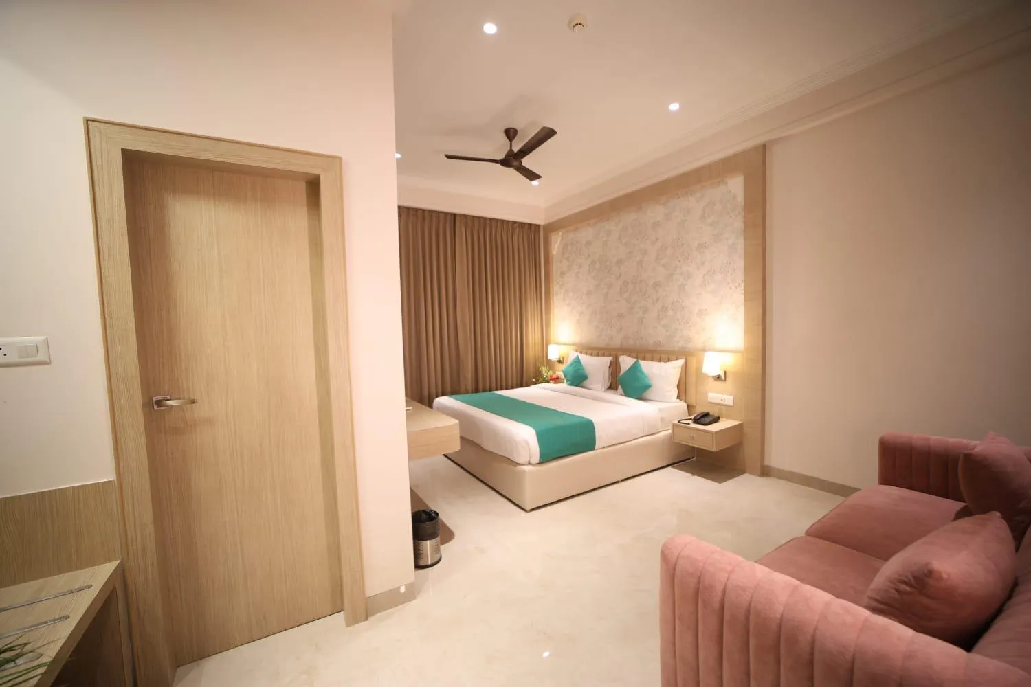 Bedroom in raghukul sadan