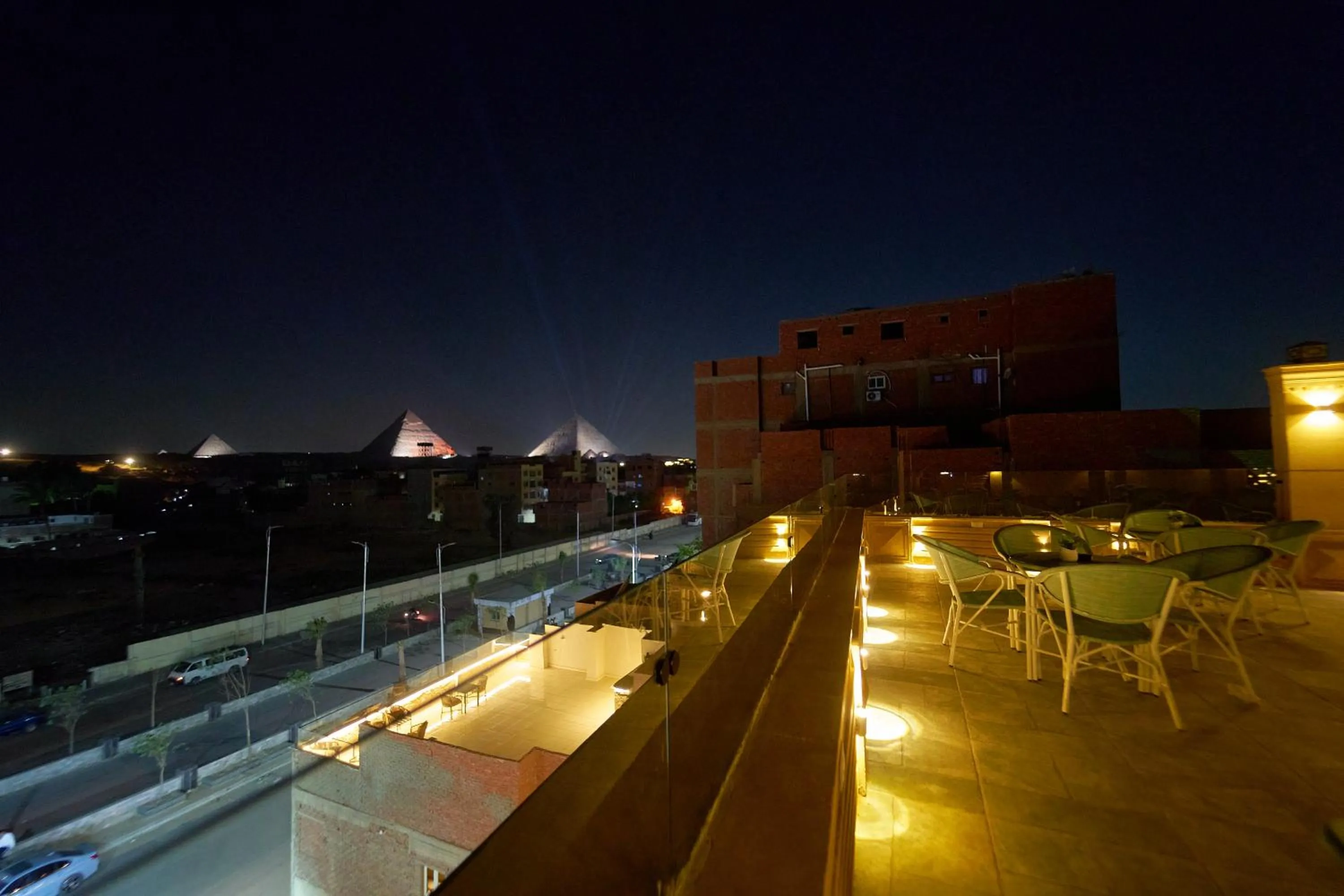 Restaurant/places to eat in Crown Pyramids View Hotel