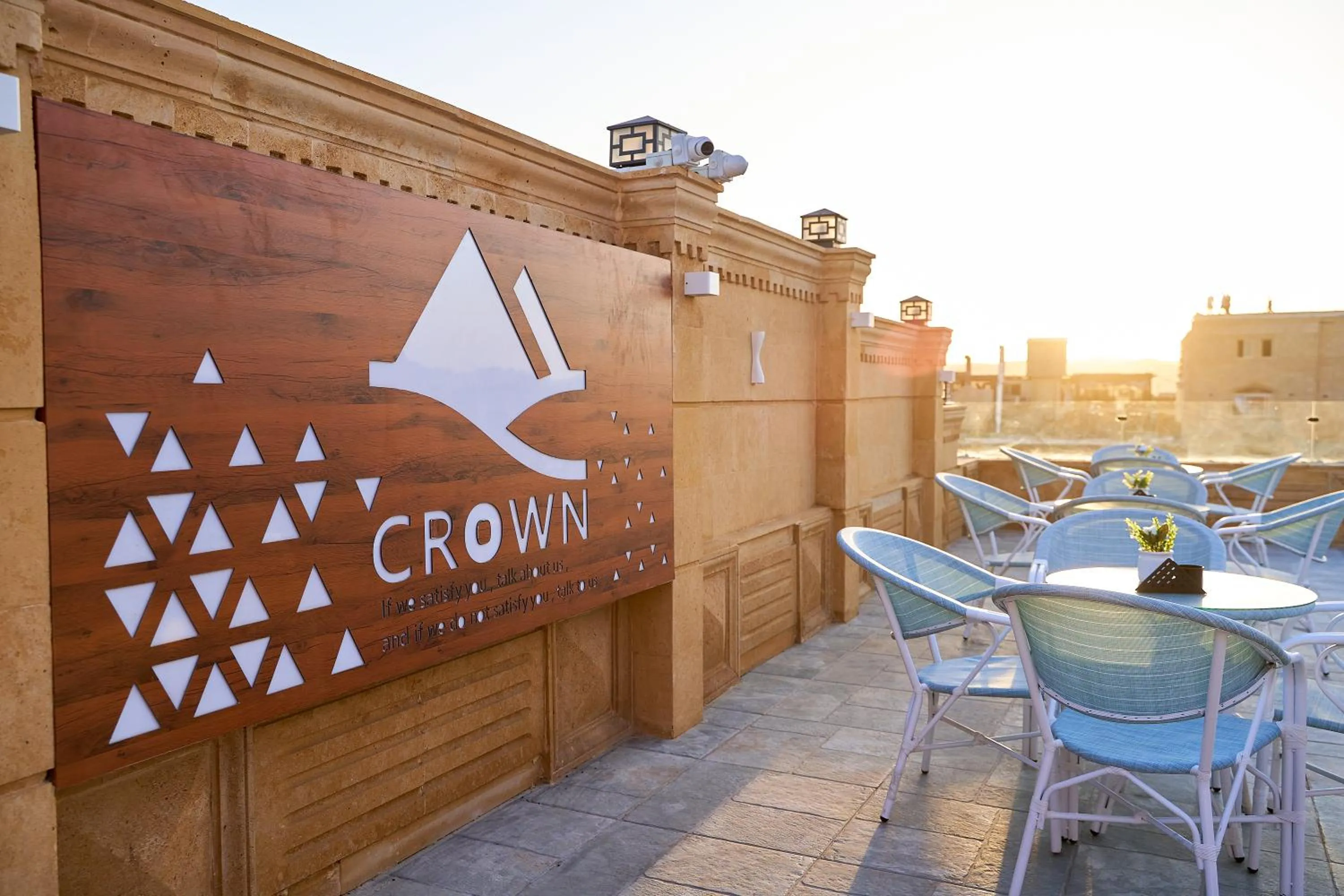 Restaurant/places to eat in Crown Pyramids View Hotel
