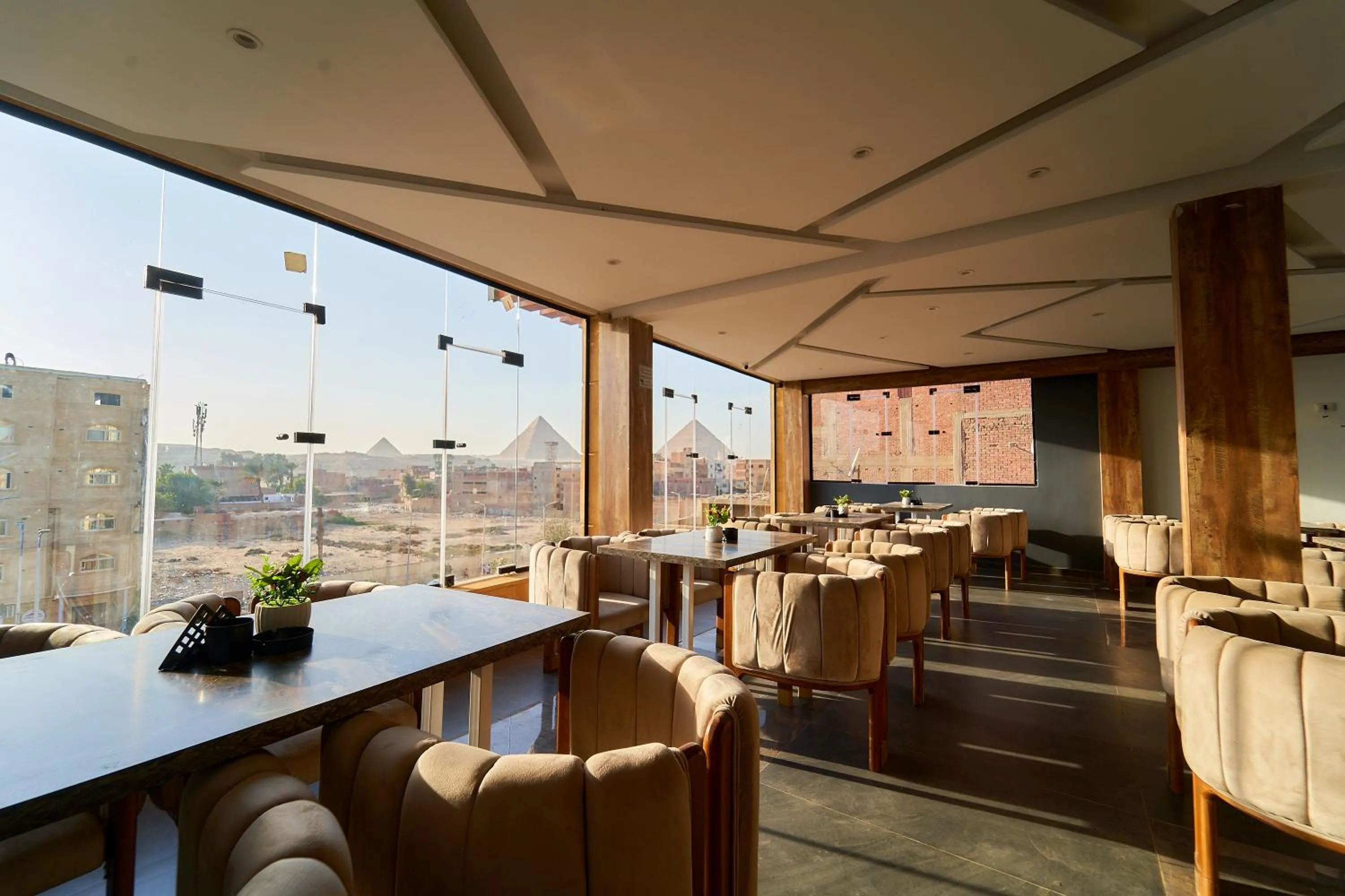 Restaurant/places to eat in Crown Pyramids View Hotel