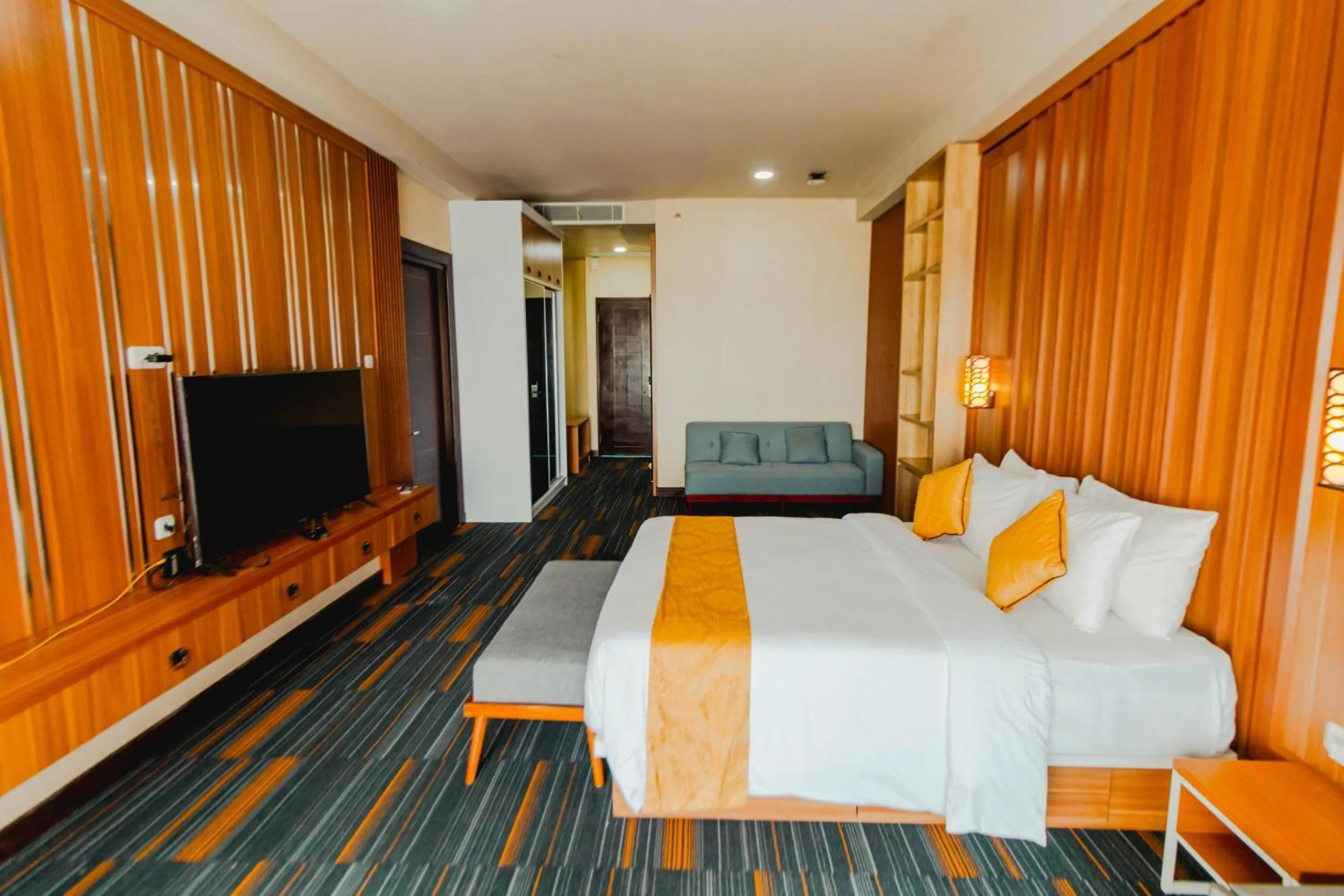 Communal lounge/ TV room in De Balen Soultan Hotel