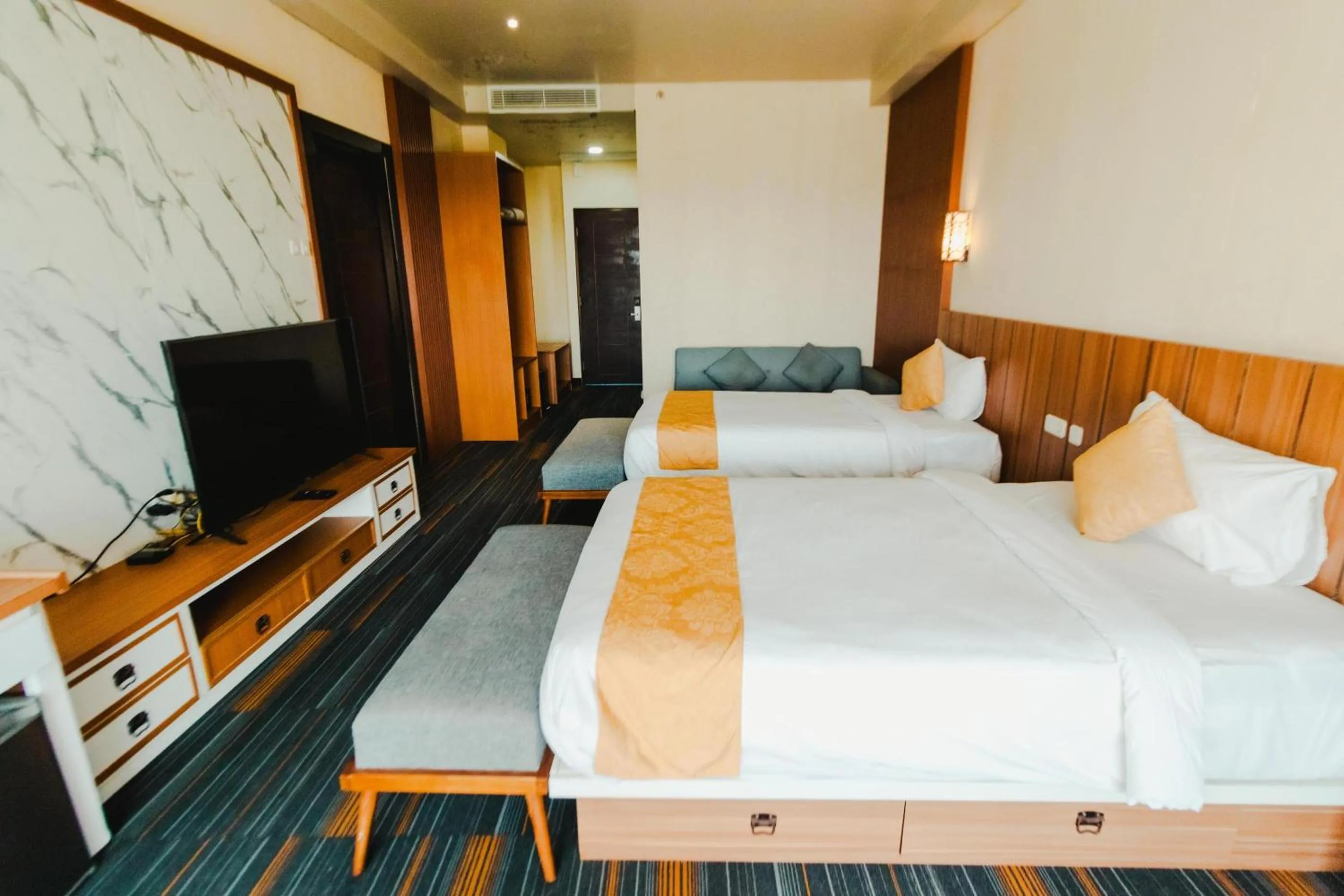 Communal lounge/ TV room in De Balen Soultan Hotel