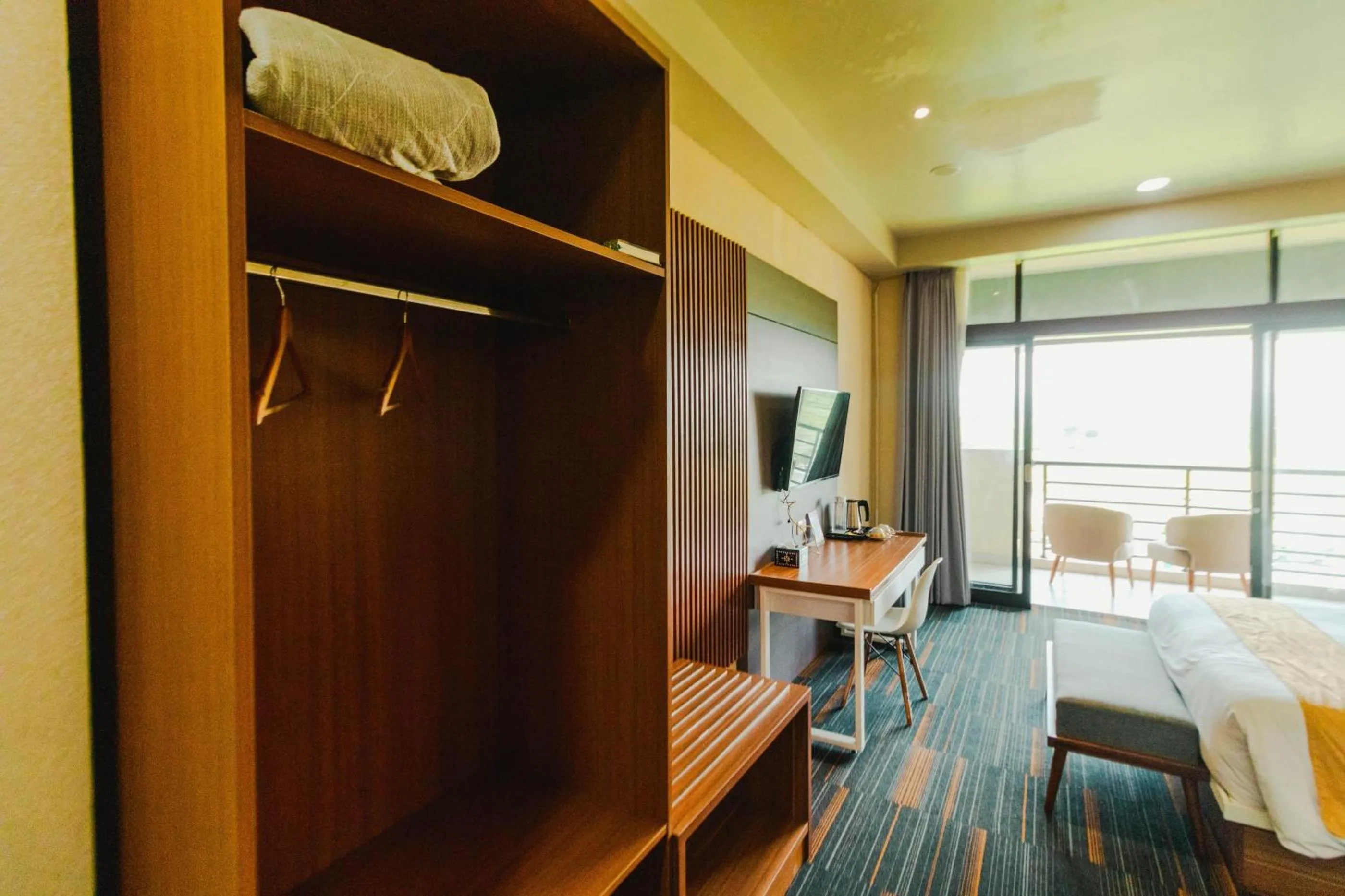 Communal lounge/ TV room in De Balen Soultan Hotel