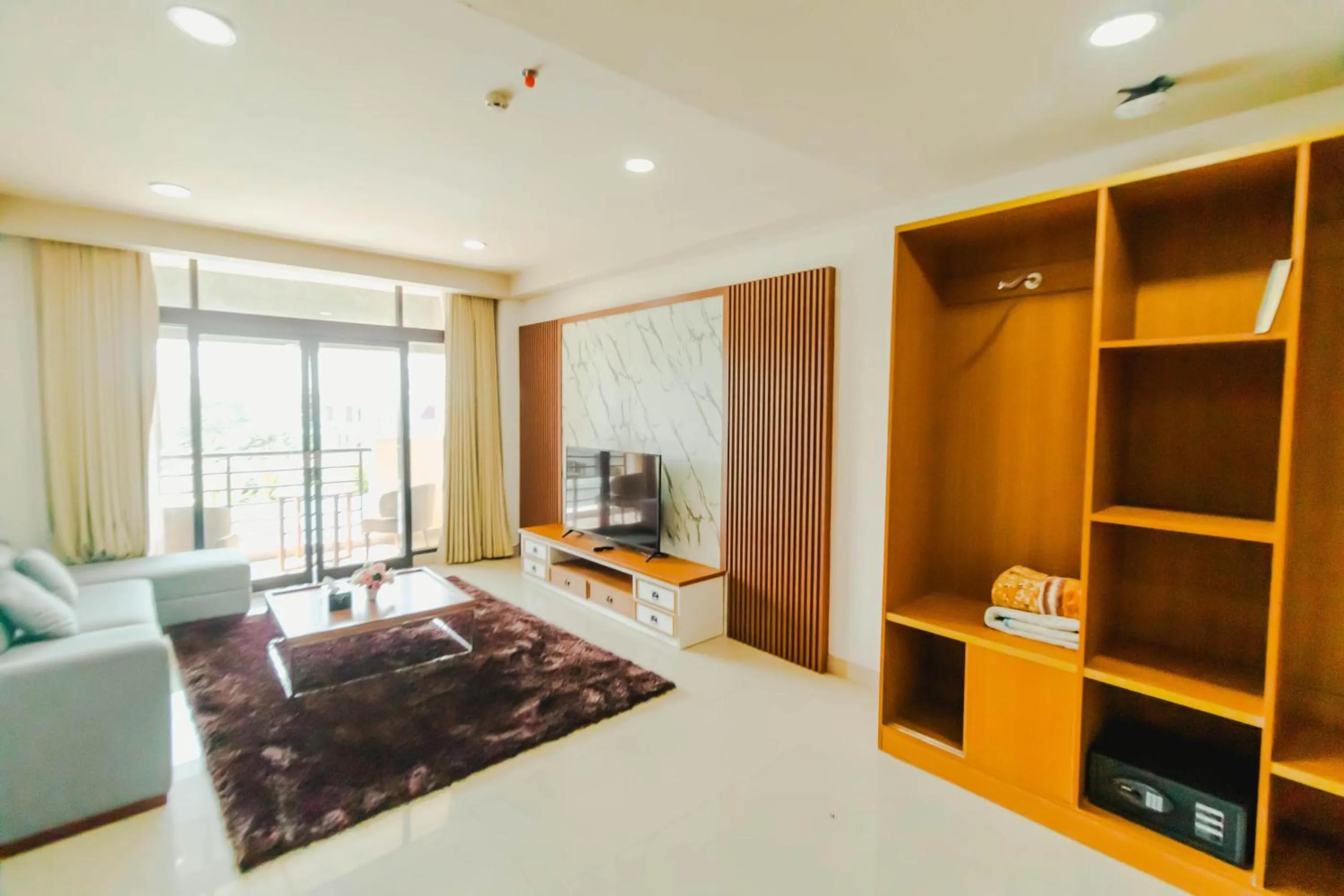 Communal lounge/ TV room in De Balen Soultan Hotel