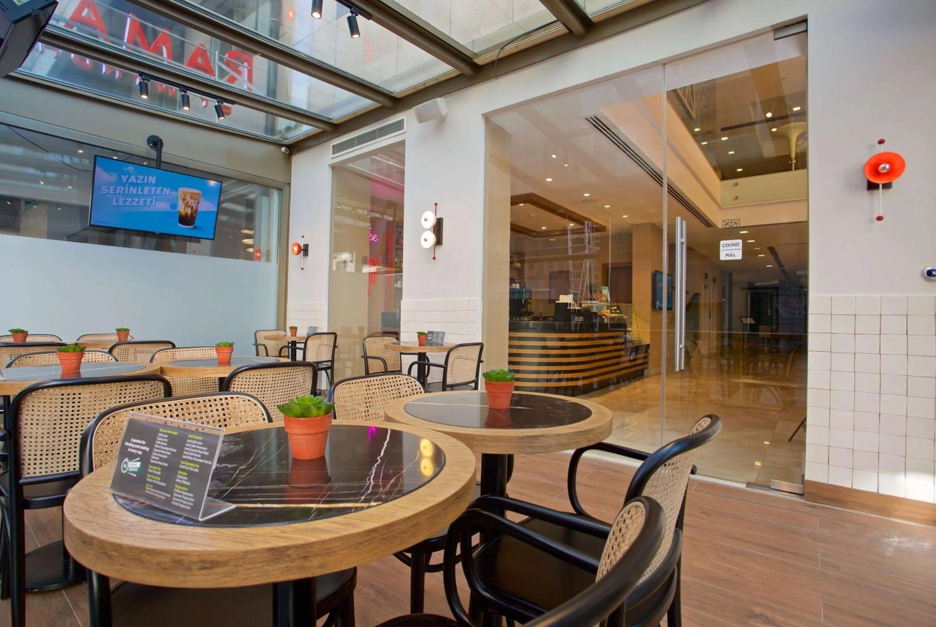 Lobby or reception in Ramada By Wyndham İstanbul Taksim