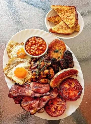 American breakfast in De Rain Eco Beach Resort