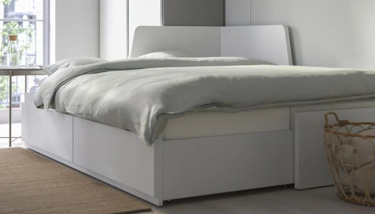 Bed in Garden House Rice Field and Mountain View