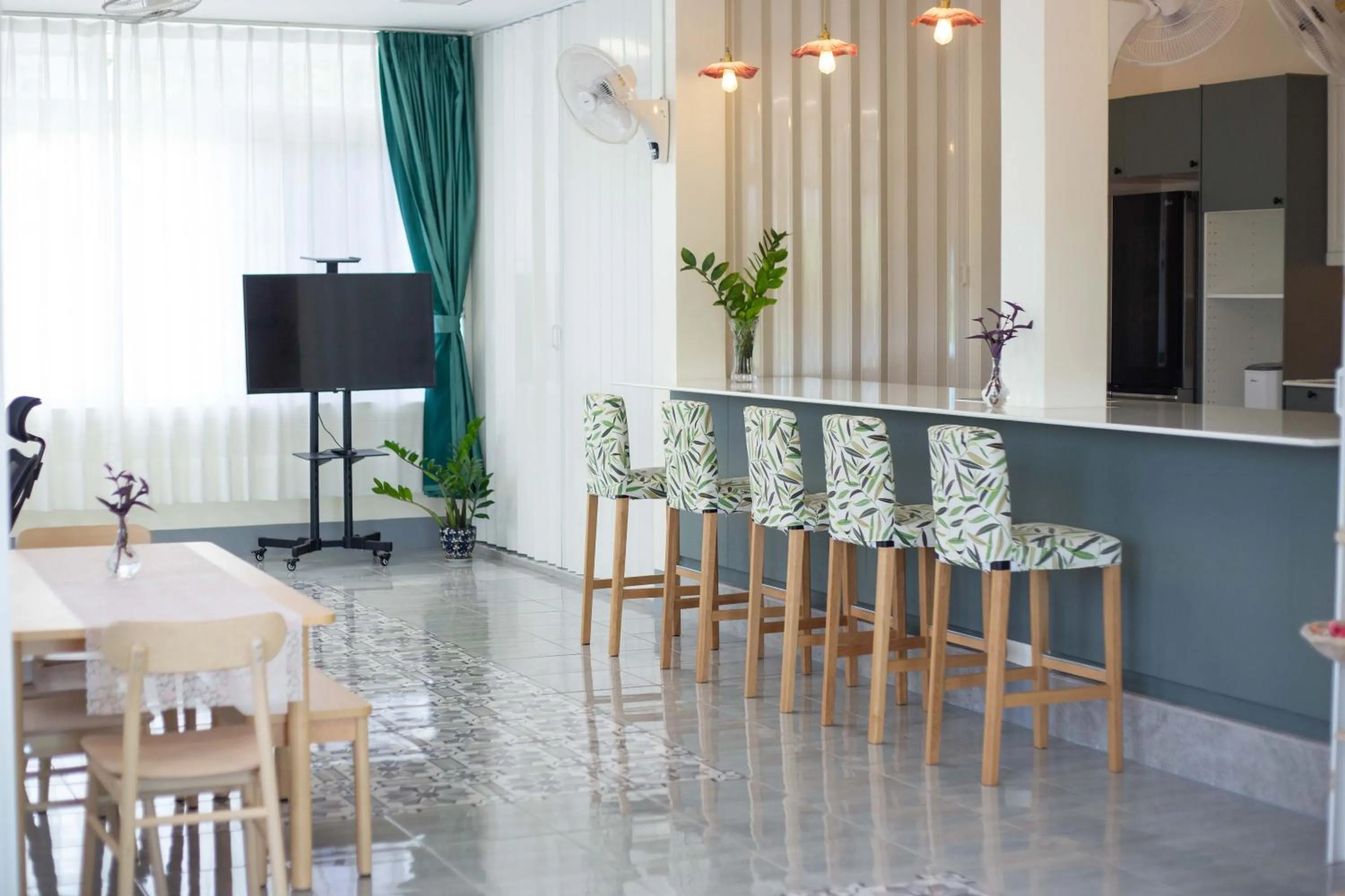 Communal lounge/ TV room in Garden House Rice Field and Mountain View