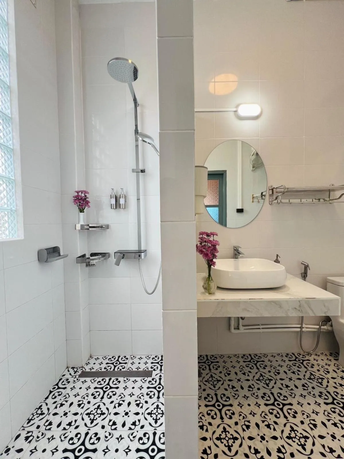 Bathroom in Garden House Rice Field and Mountain View