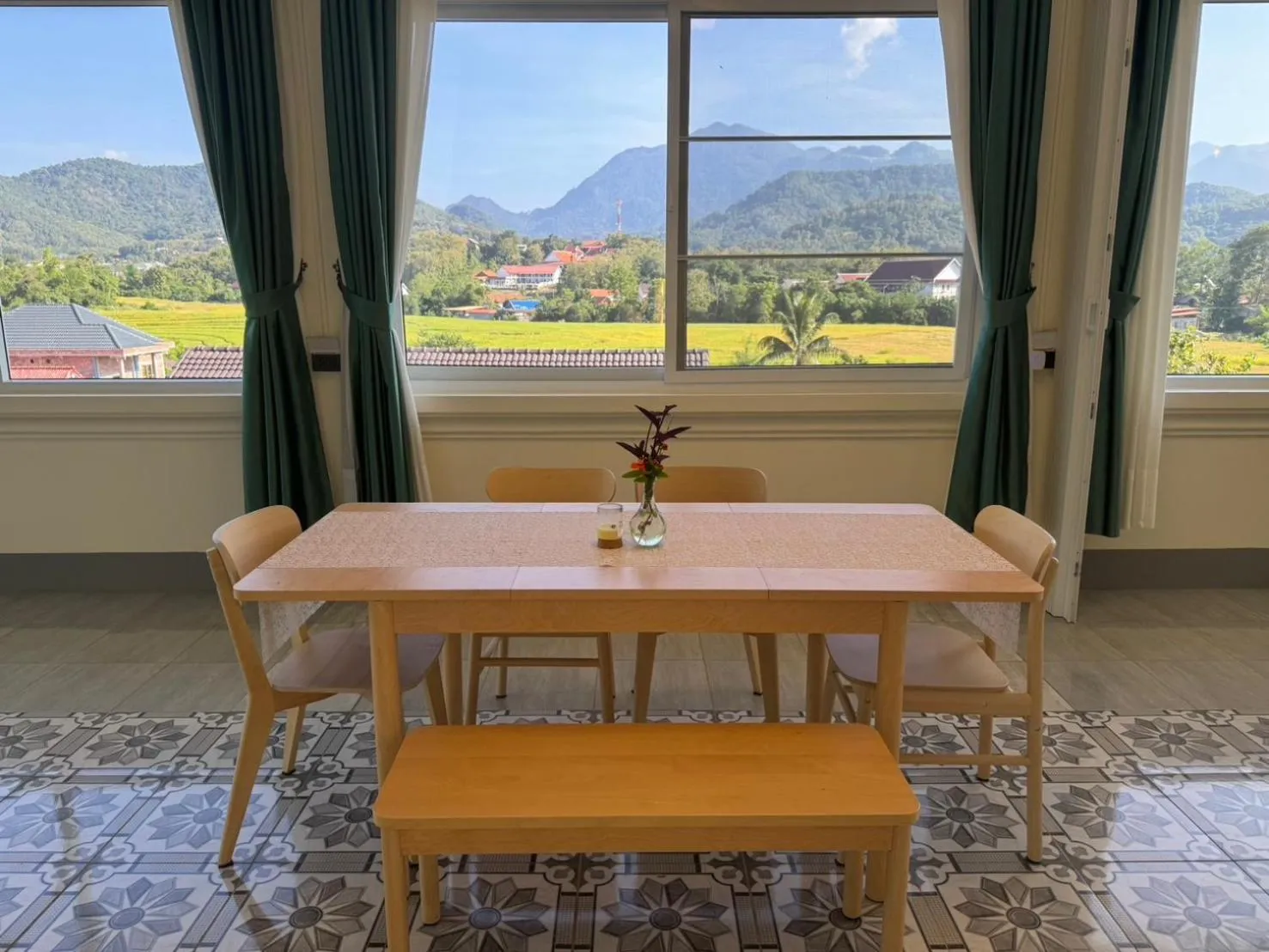 Breakfast in Garden House Rice Field and Mountain View