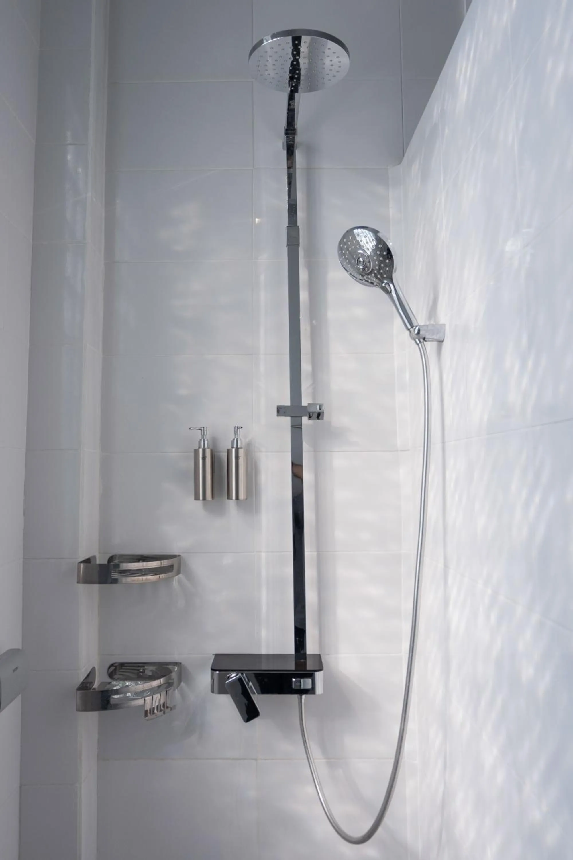 Shower in Garden House Rice Field and Mountain View