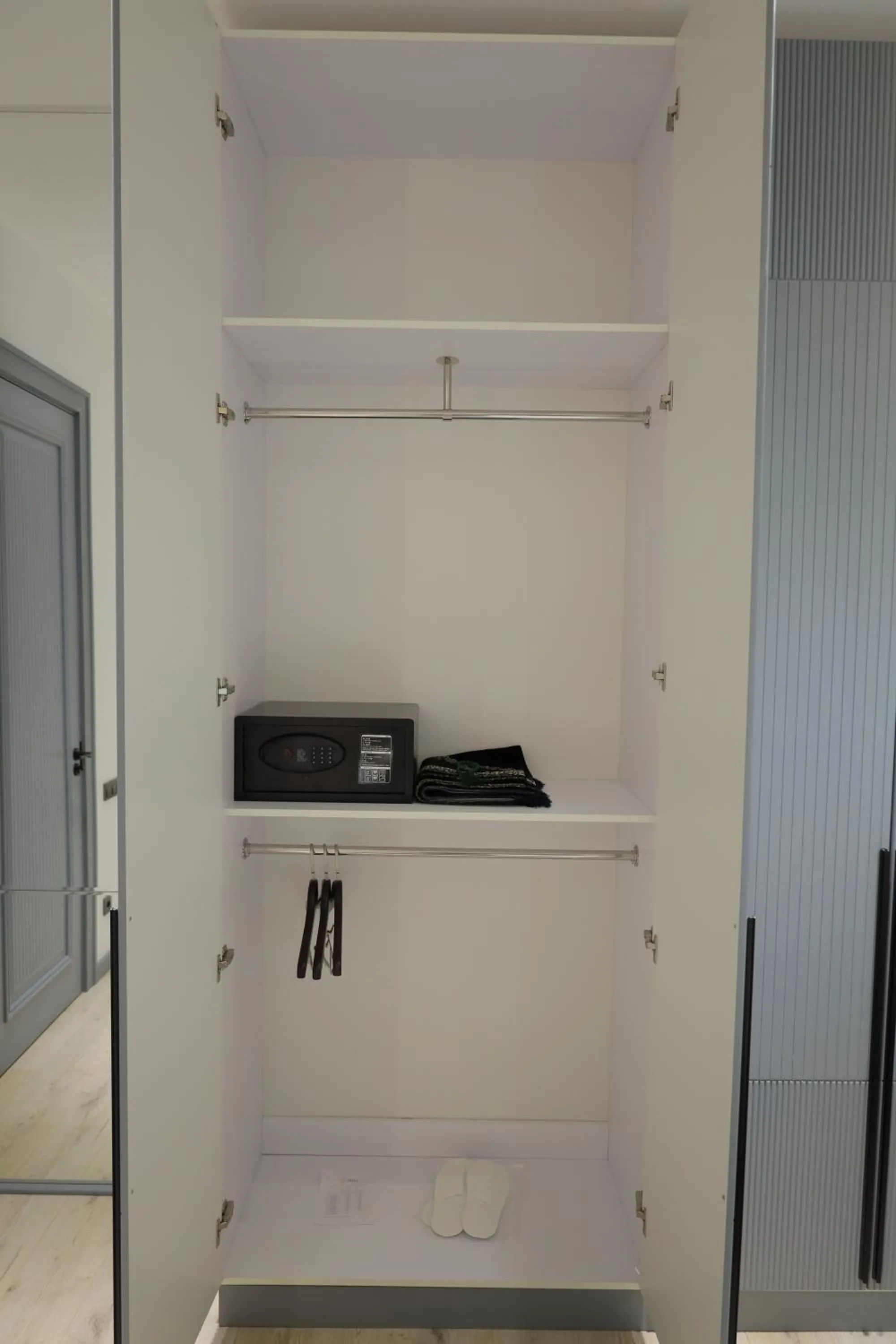 wardrobe in RIO Hotel