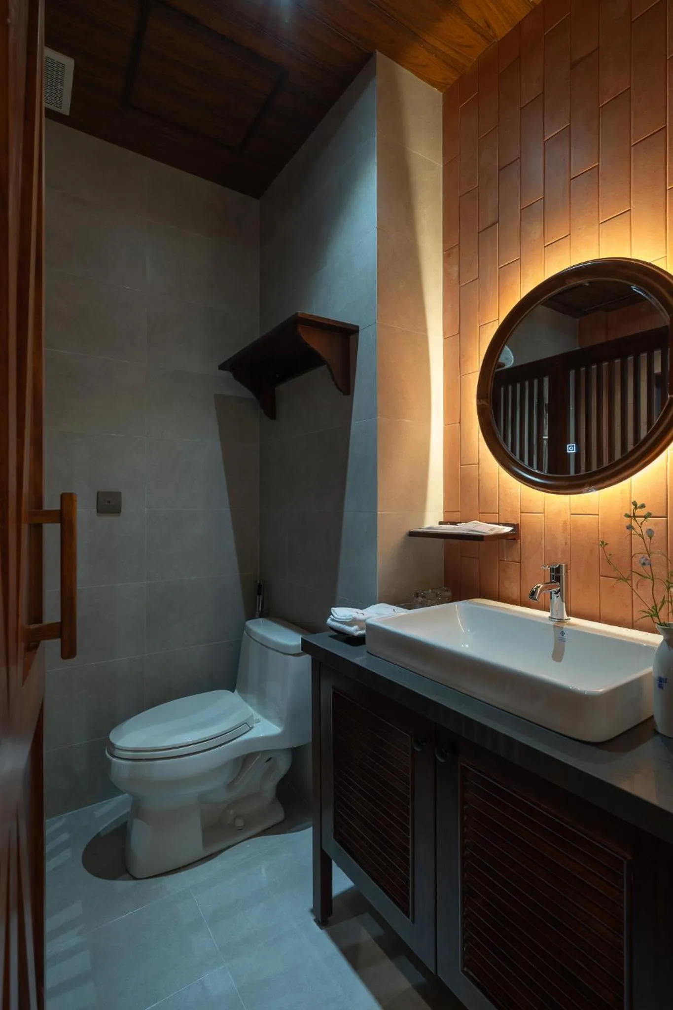 Toilet in The Mist Boutique DaLat Hotel