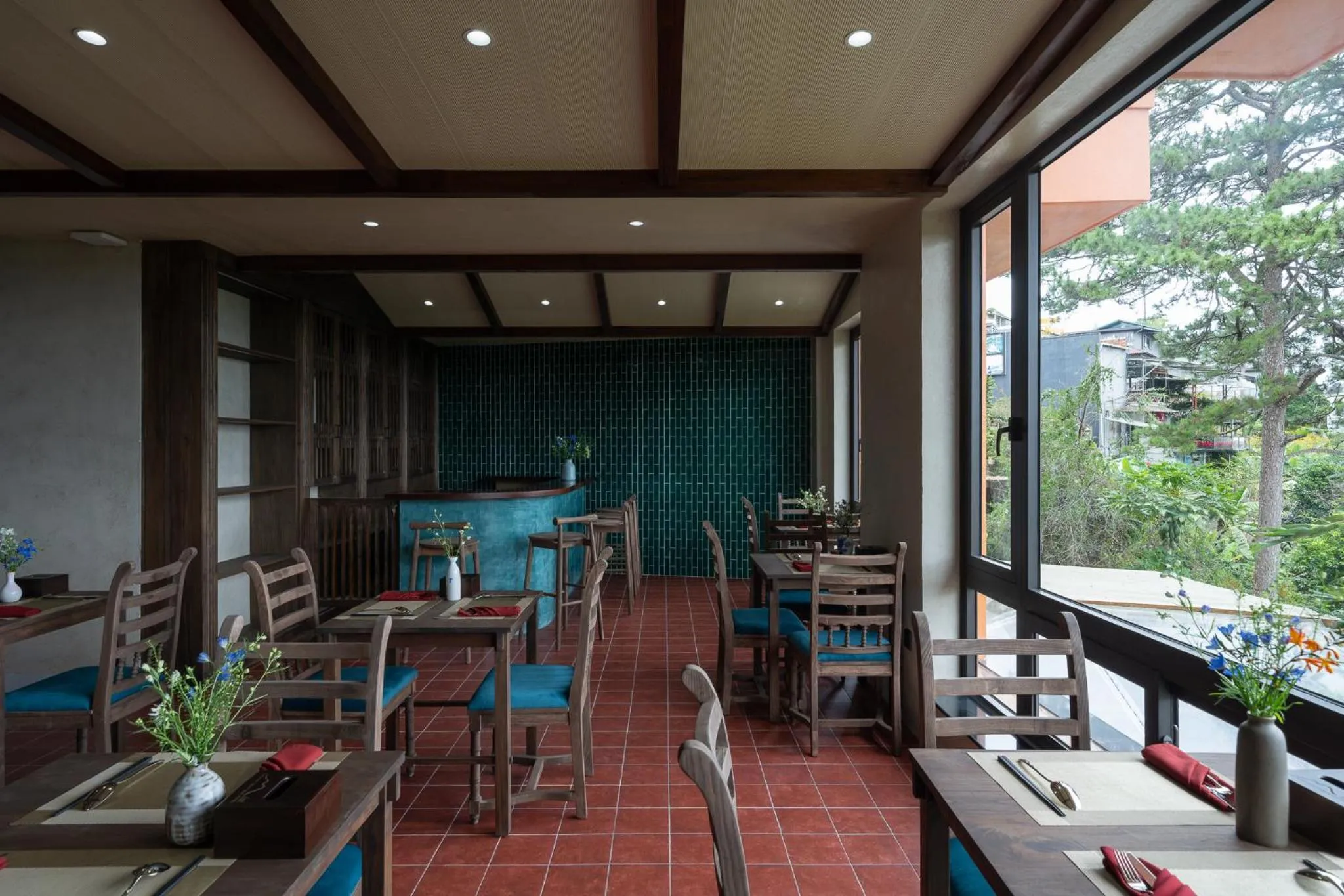 Restaurant/places to eat in The Mist Boutique DaLat Hotel