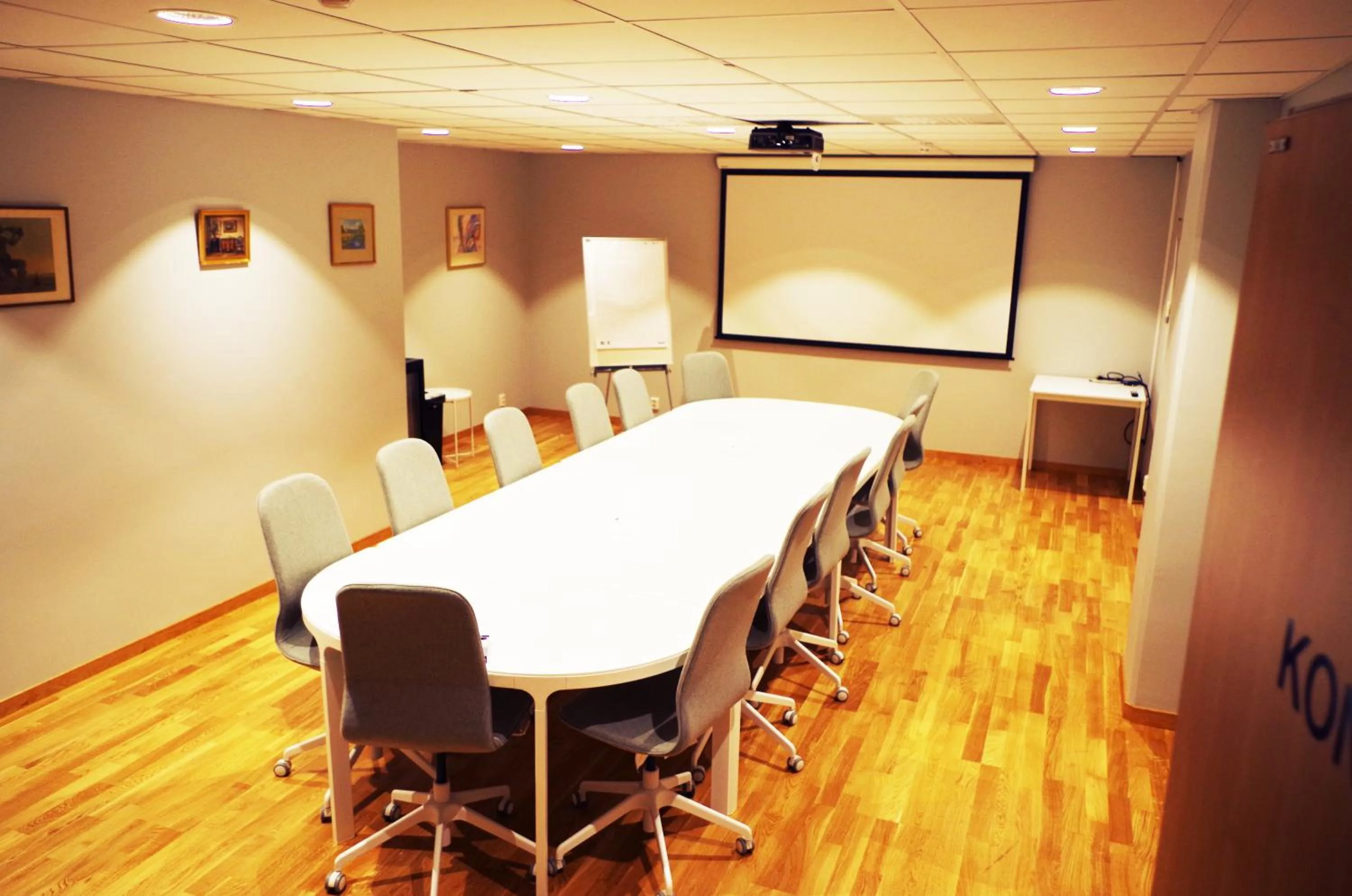 Meeting/conference room in Spoton Hostel & Sportsbar