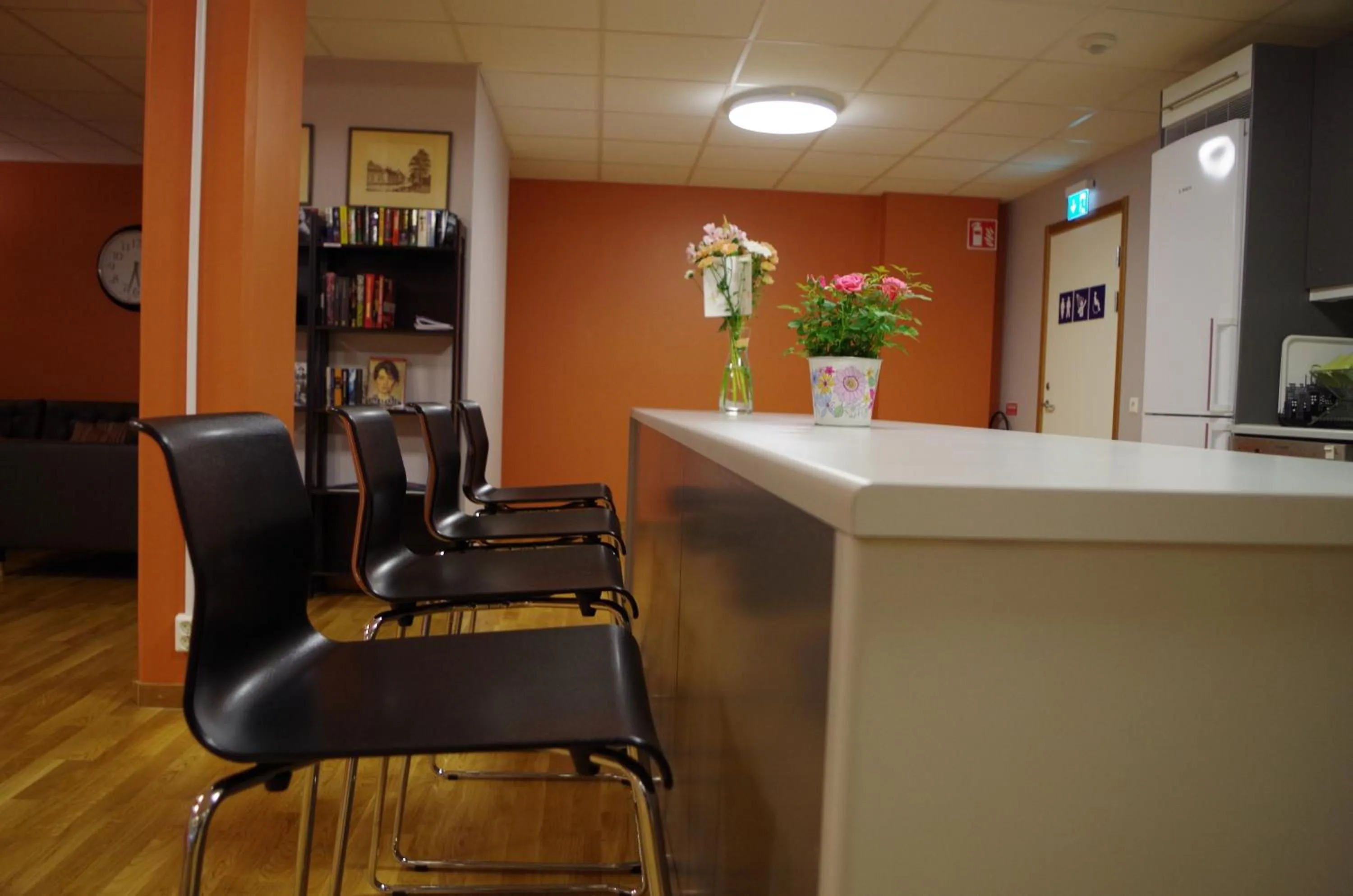 Communal kitchen in Spoton Hostel & Sportsbar