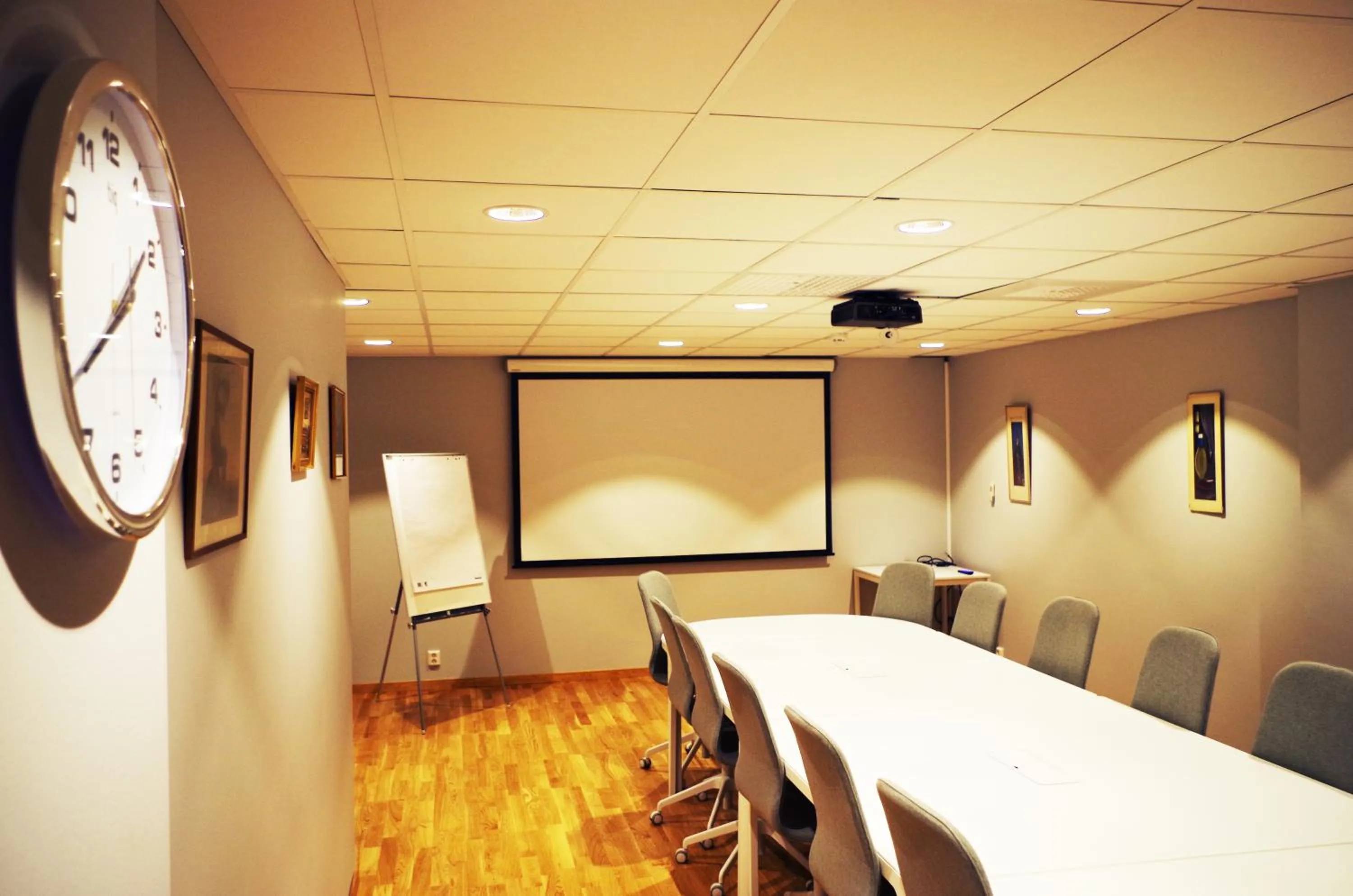Meeting/conference room in Spoton Hostel & Sportsbar