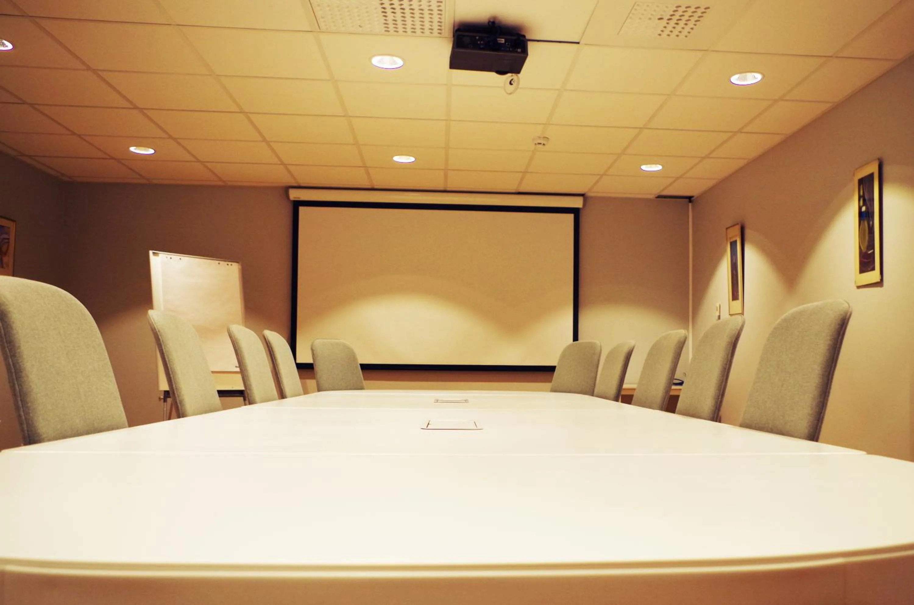 Meeting/conference room in Spoton Hostel & Sportsbar