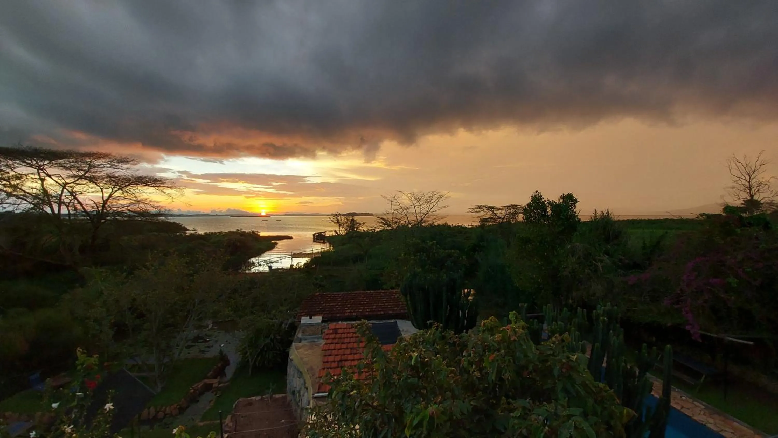 Sunrise in Yellow Haven Lodge
