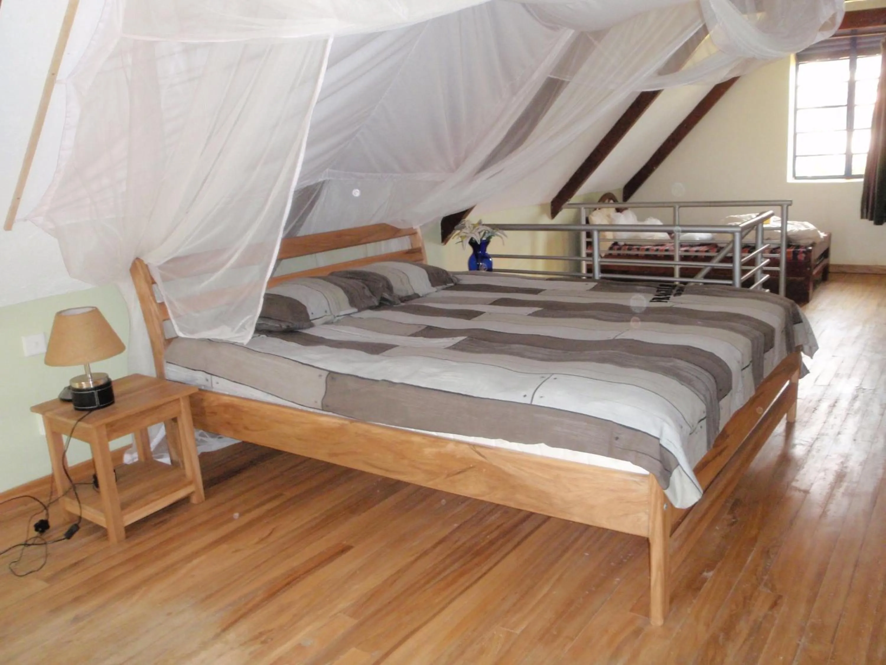 Photo of the whole room, Bed in Yellow Haven Lodge