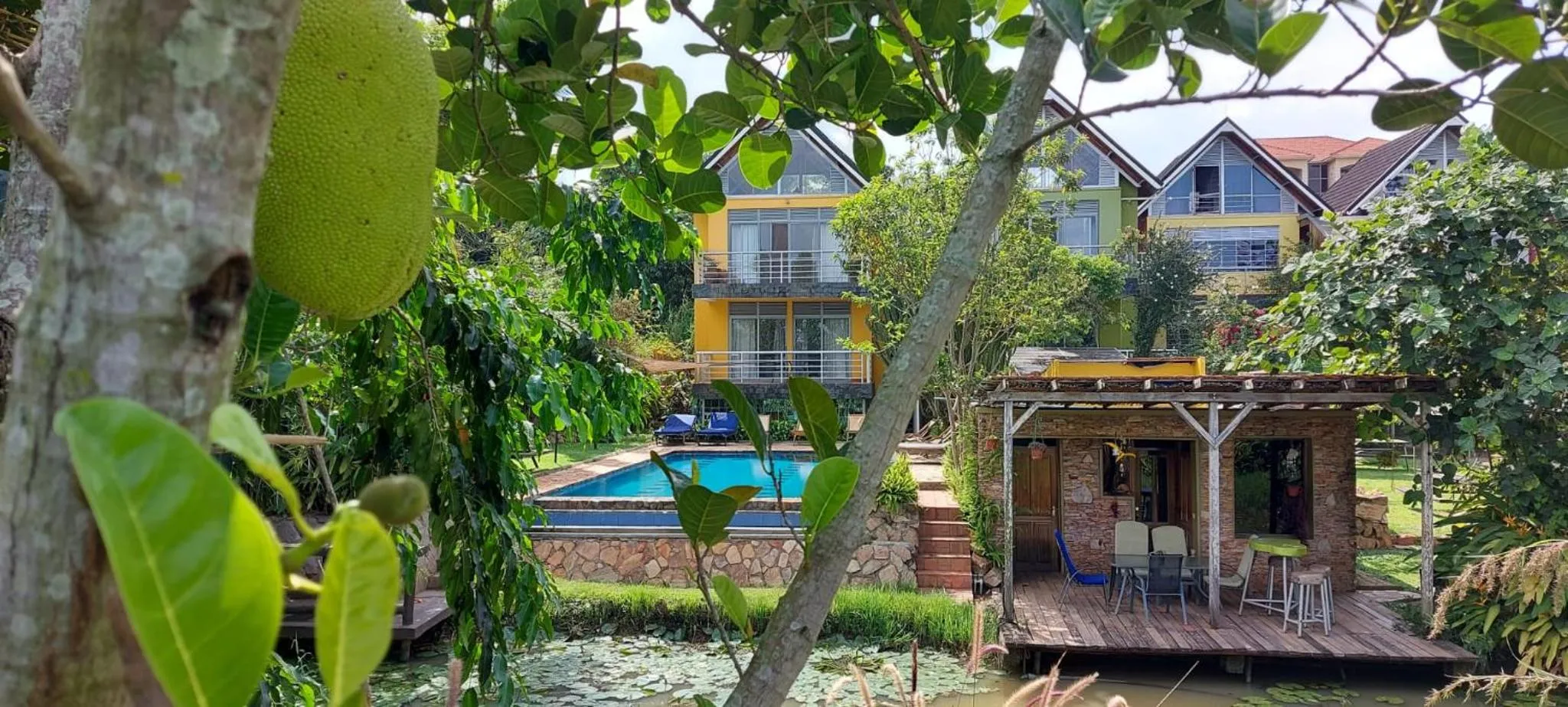 Swimming pool in Yellow Haven Lodge