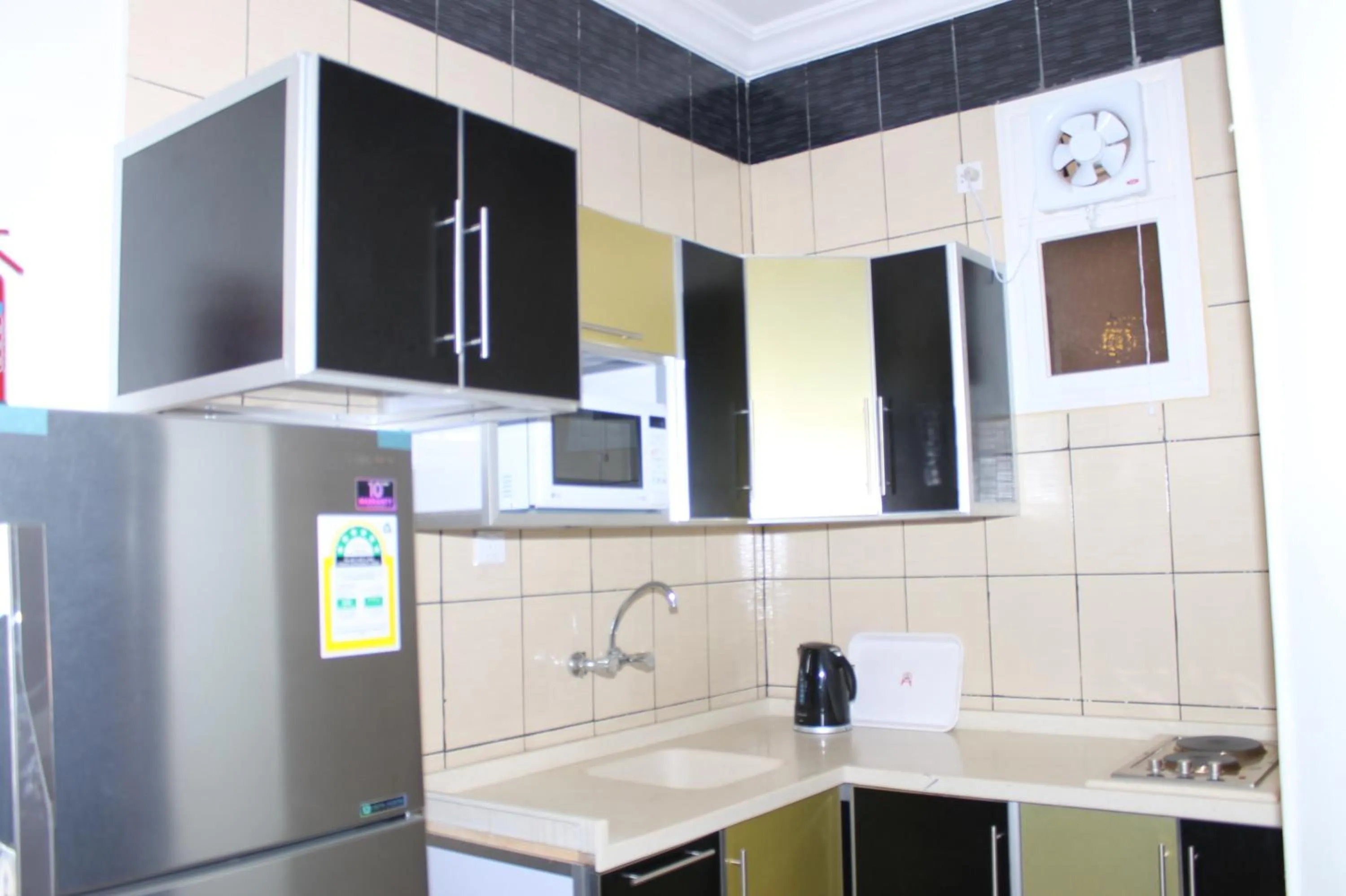 Kitchen or kitchenette in فخامة الديار للشقق المخدومة Fakhamat Aldyar For Serviced Apartments