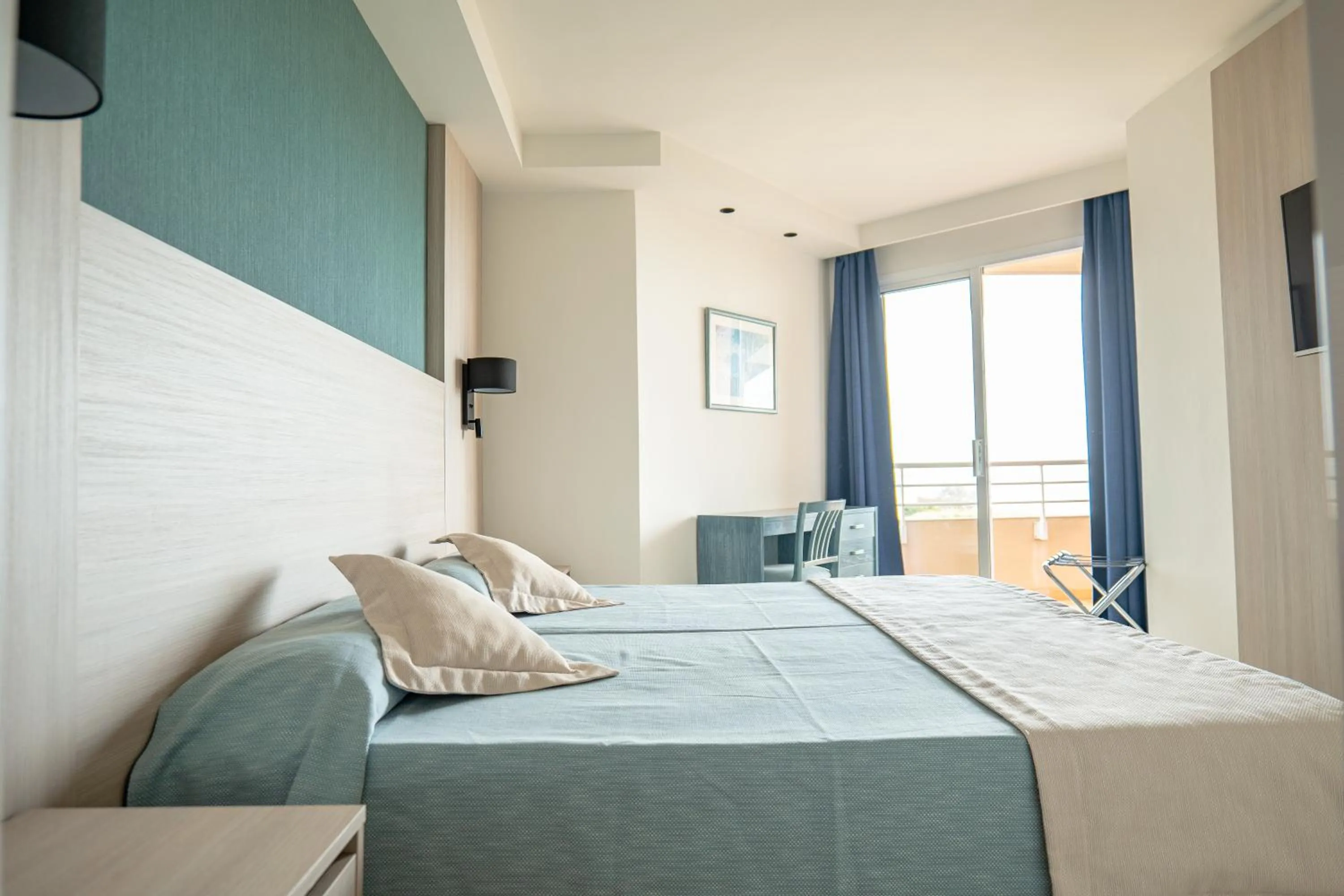 Sea view, Bed in Aparthotel Dunes Platja