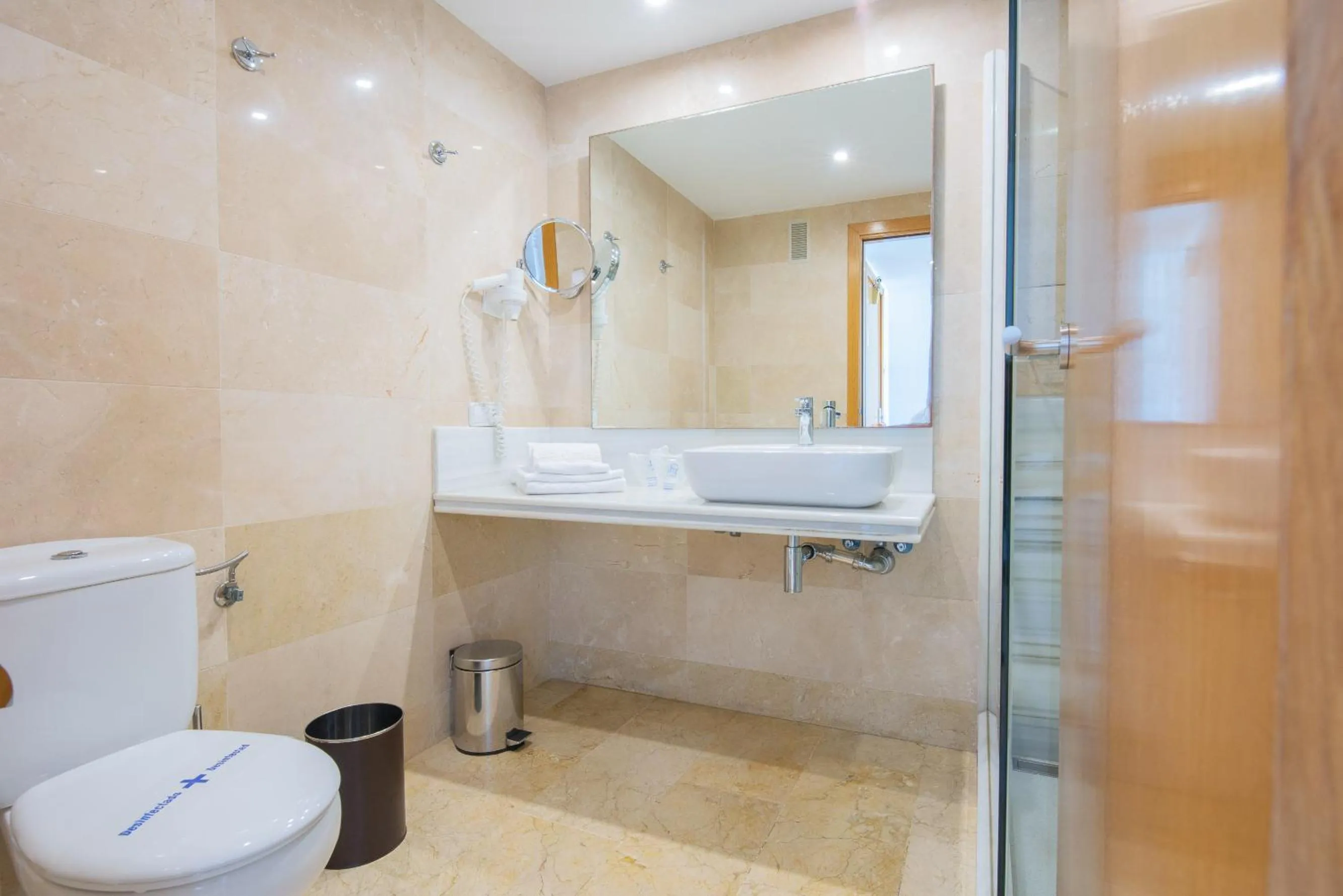 Bathroom in Aparthotel Dunes Platja