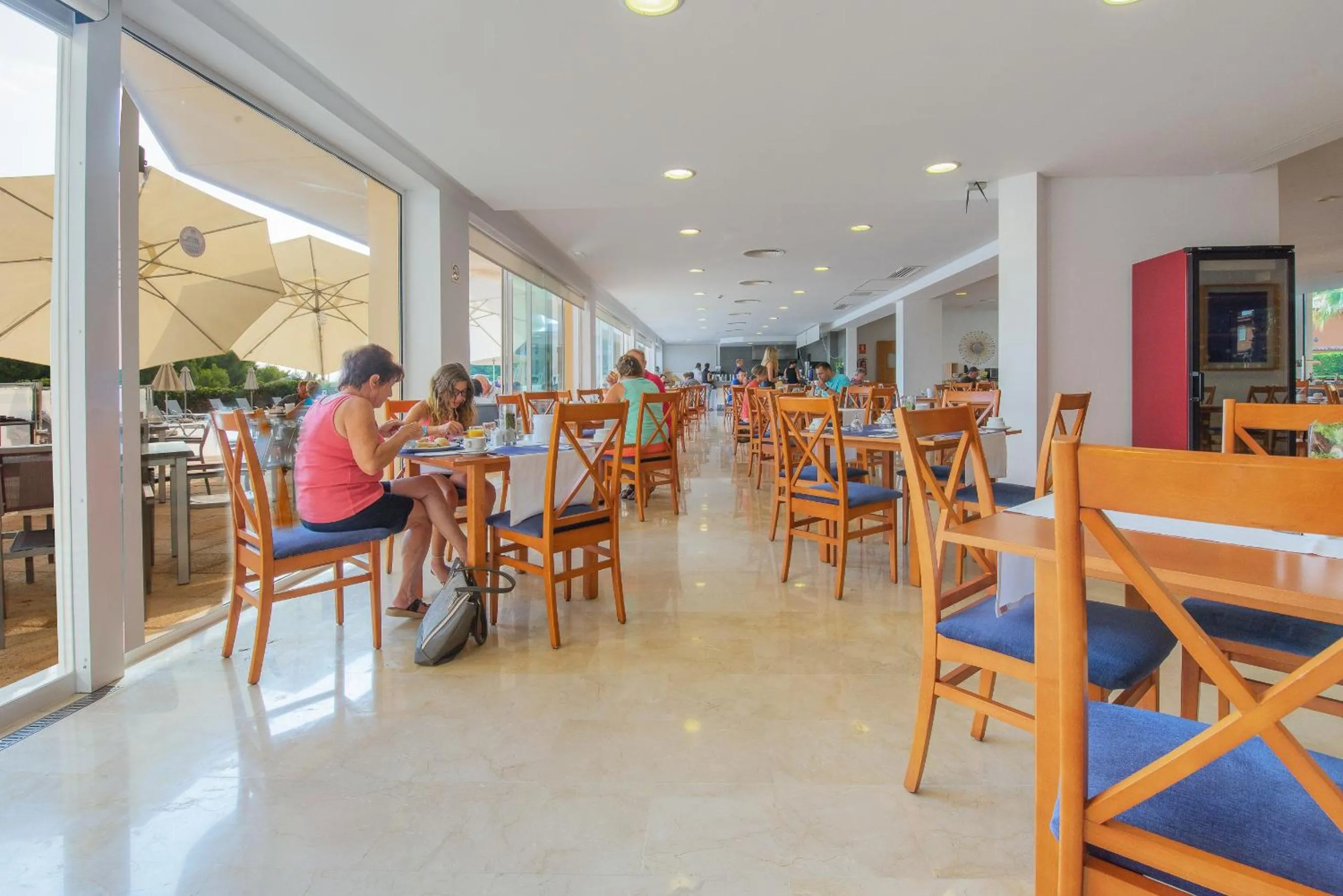 Food and drinks in Aparthotel Dunes Platja